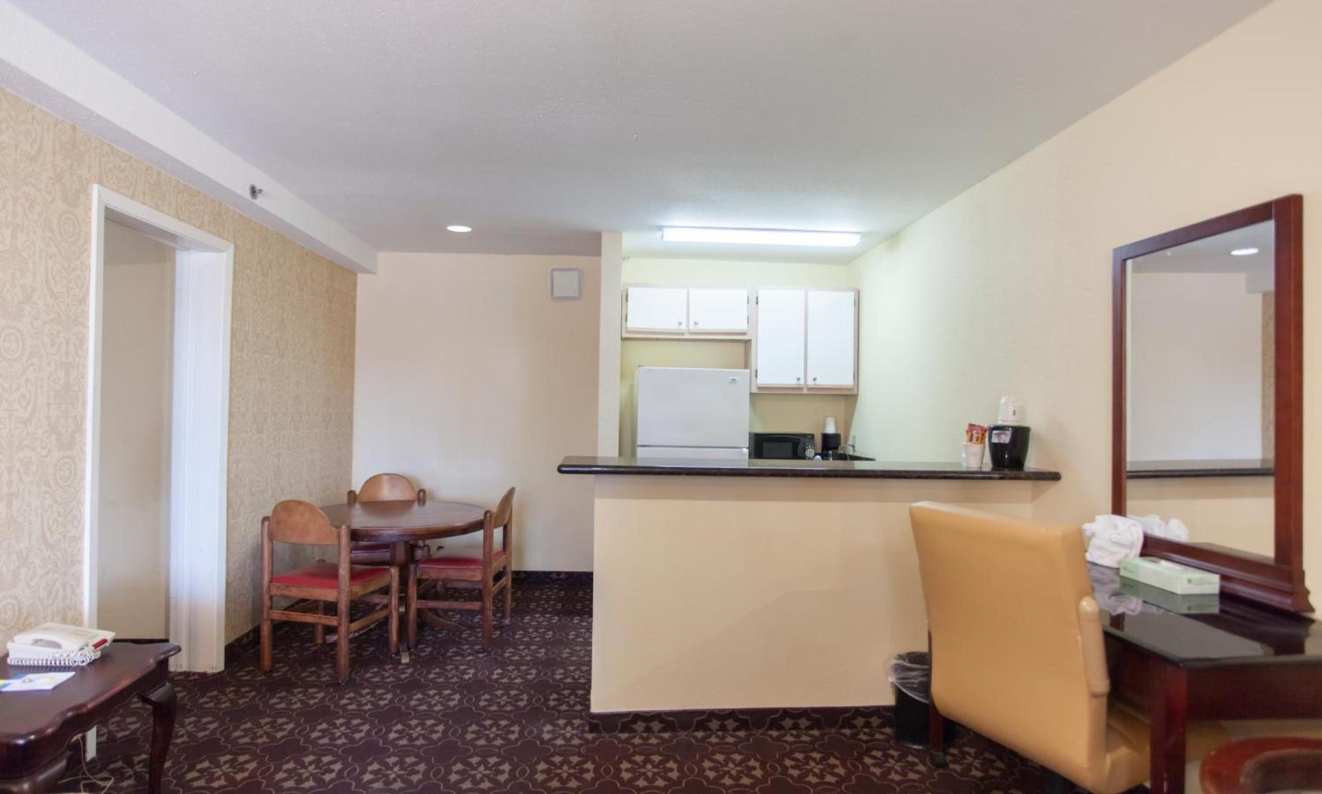 Days Inn by Wyndham Shenandoah photo 64