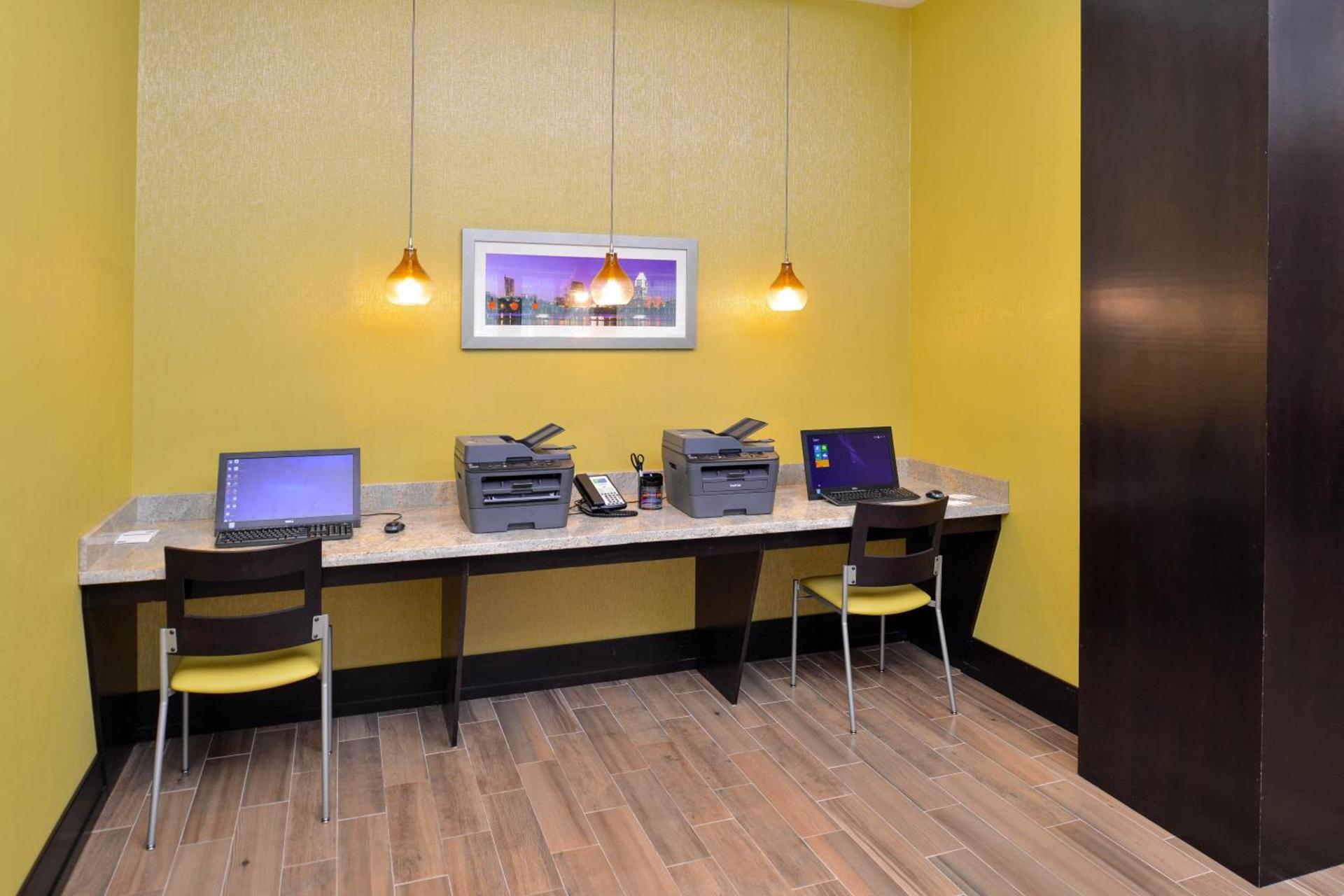 Holiday Inn Express & Suites Austin South by IHG photo 7