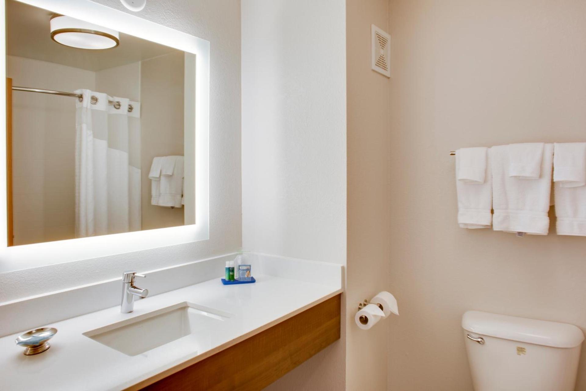 Holiday Inn Express Hotel & Suites Chickasha by IHG photo 32