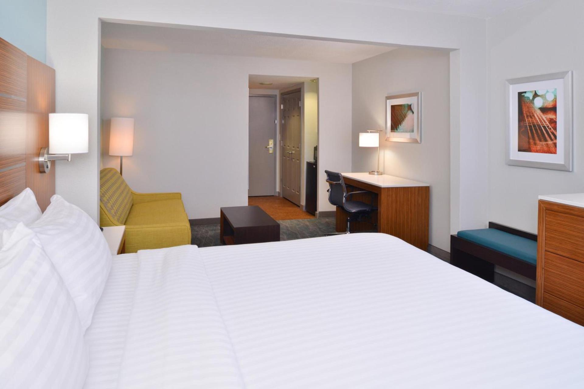 Holiday Inn Express & Suites Austin North Central by IHG photo 27