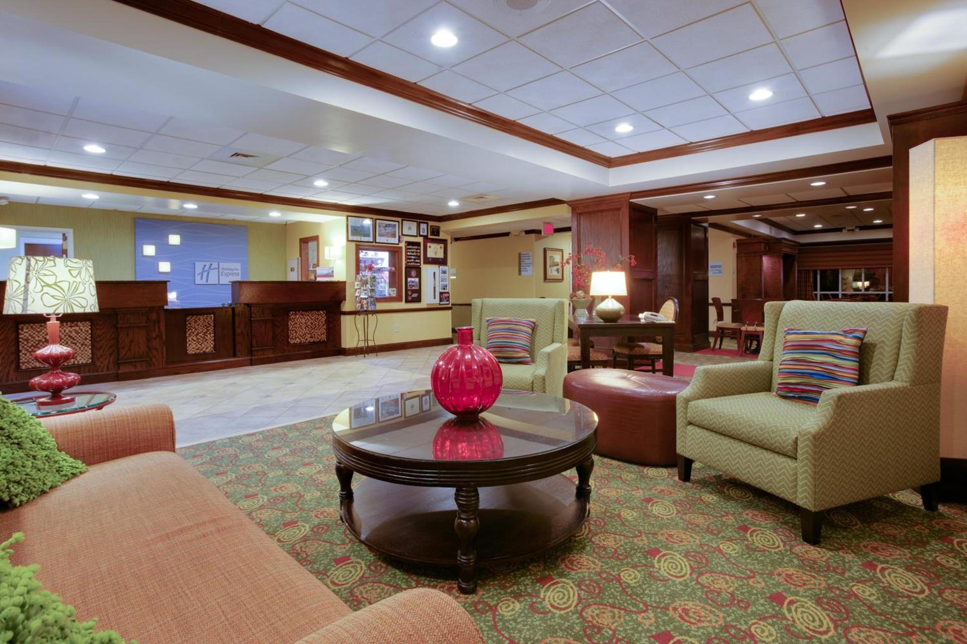 Holiday Inn Express Hotel & Suites Charleston - Northwoods by IHG photo 11