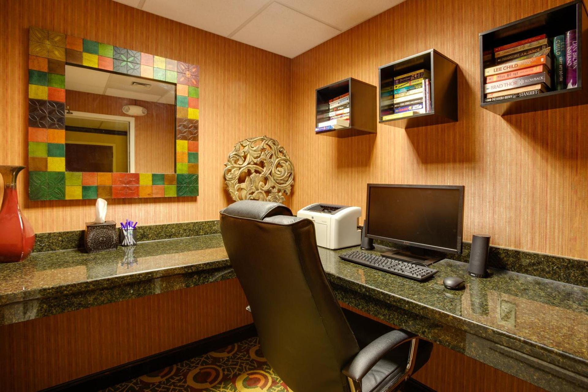 Holiday Inn Express Hotel & Suites Charleston - Northwoods by IHG photo 17