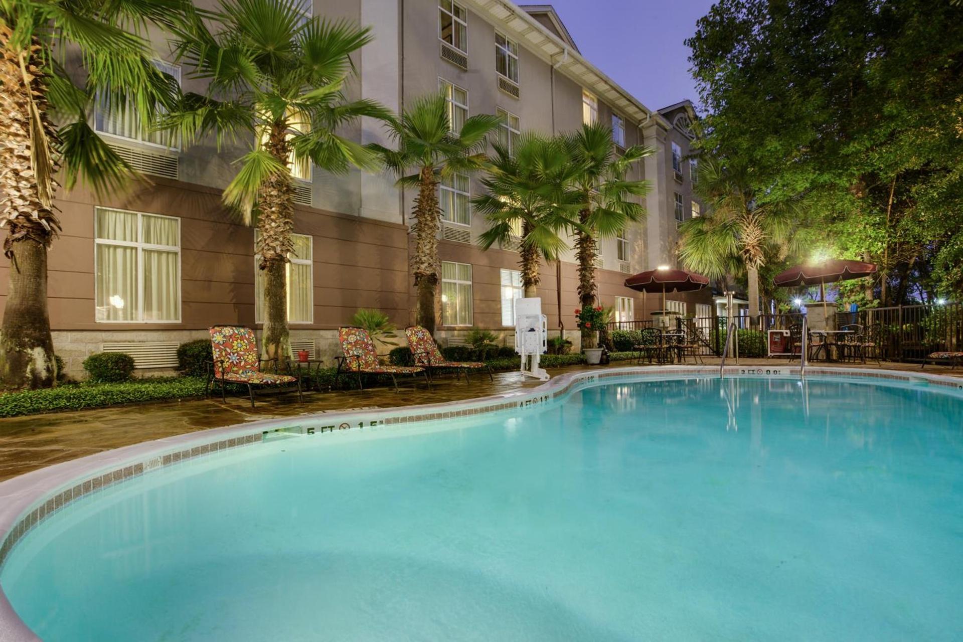 Holiday Inn Express Hotel & Suites Charleston - Northwoods by IHG photo 4