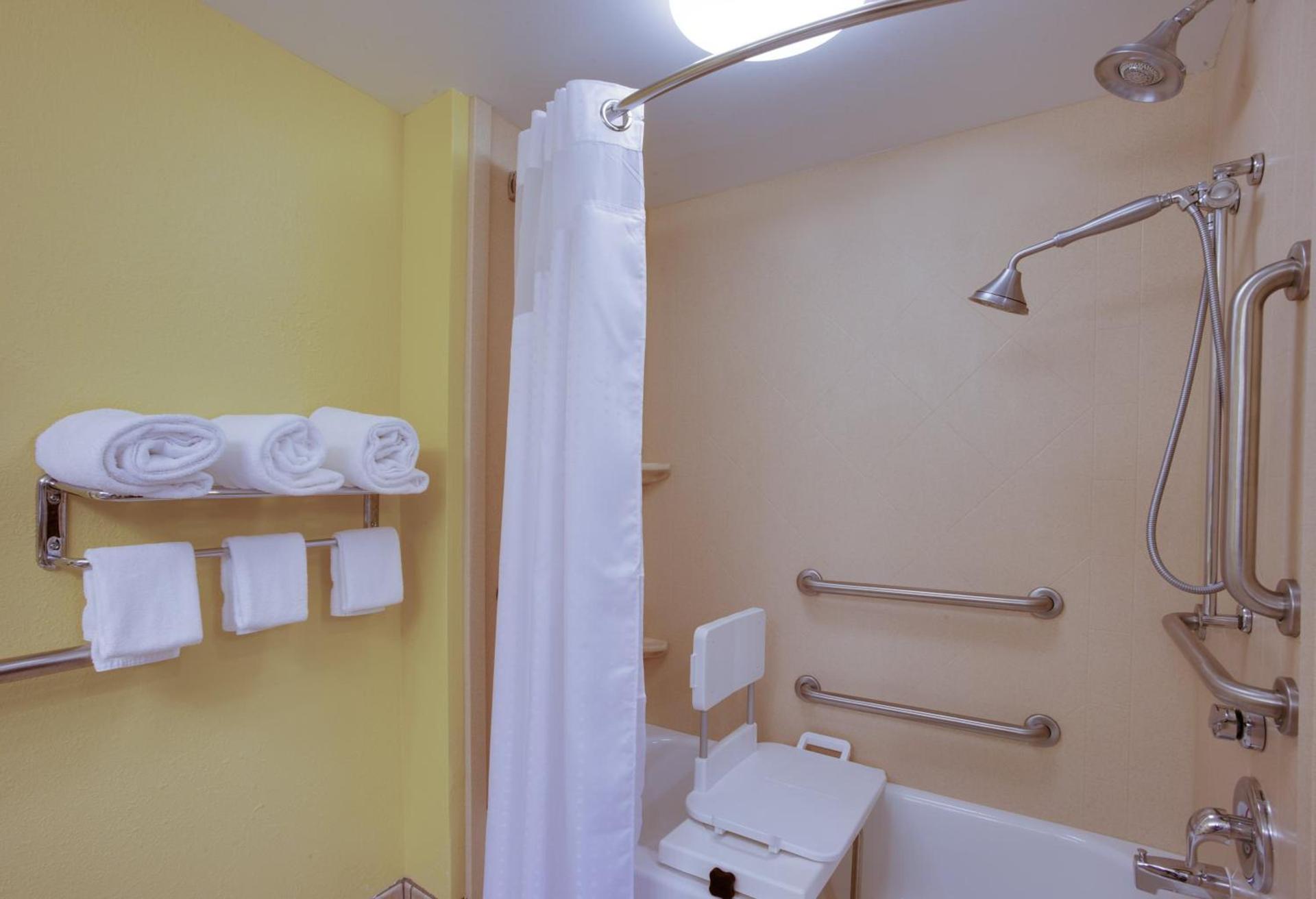Holiday Inn Express Hotel & Suites Charleston - Northwoods by IHG photo 25