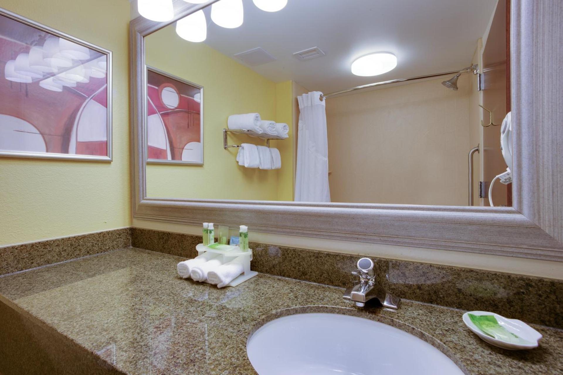 Holiday Inn Express Hotel & Suites Charleston - Northwoods by IHG photo 34