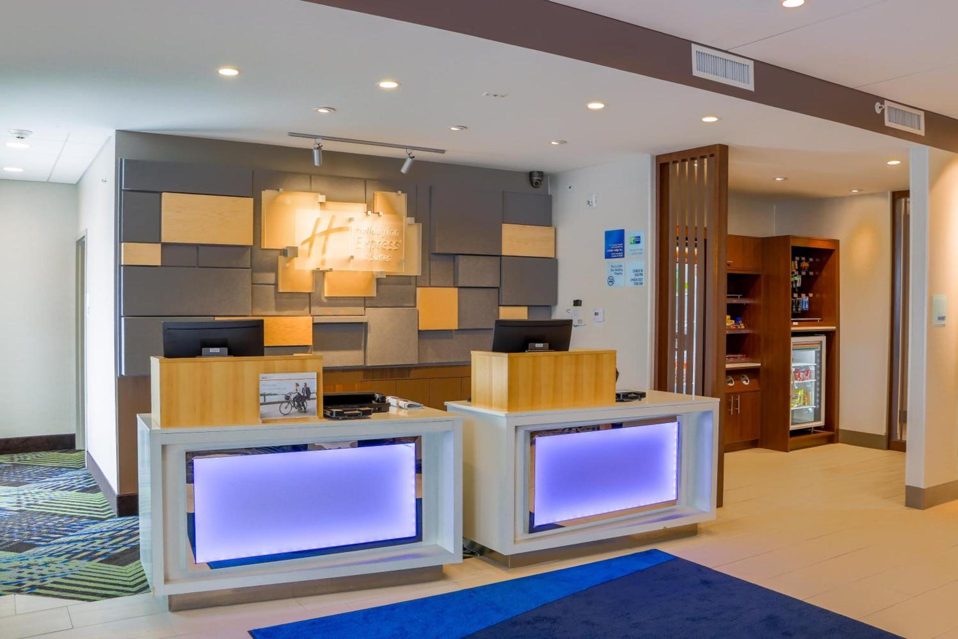 Holiday Inn Express & Suites - Detroit Northwest - Livonia by IHG photo 7