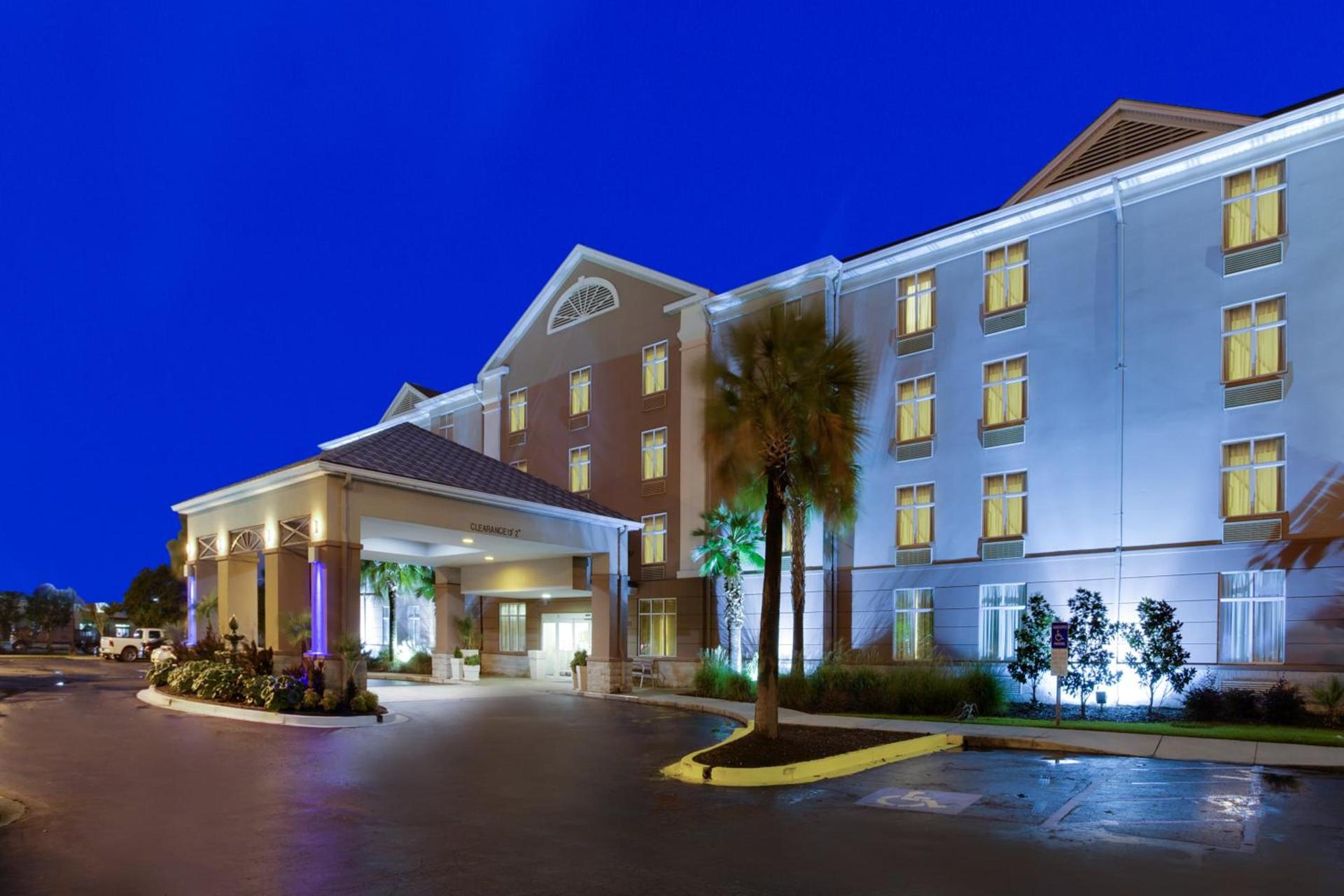 Holiday Inn Express Hotel & Suites Charleston - Northwoods by IHG photo 1