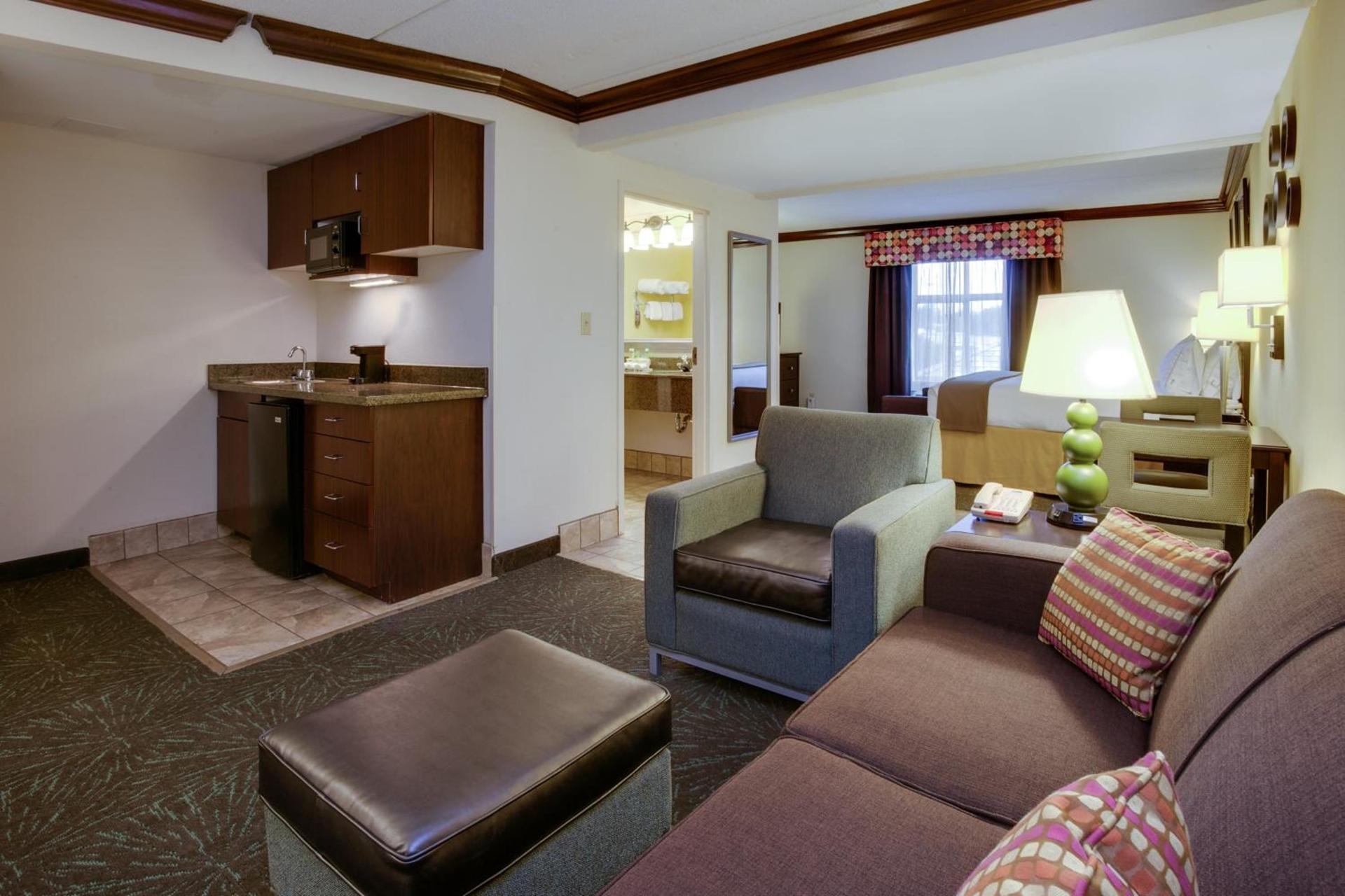 Holiday Inn Express Hotel & Suites Charleston - Northwoods by IHG photo 32