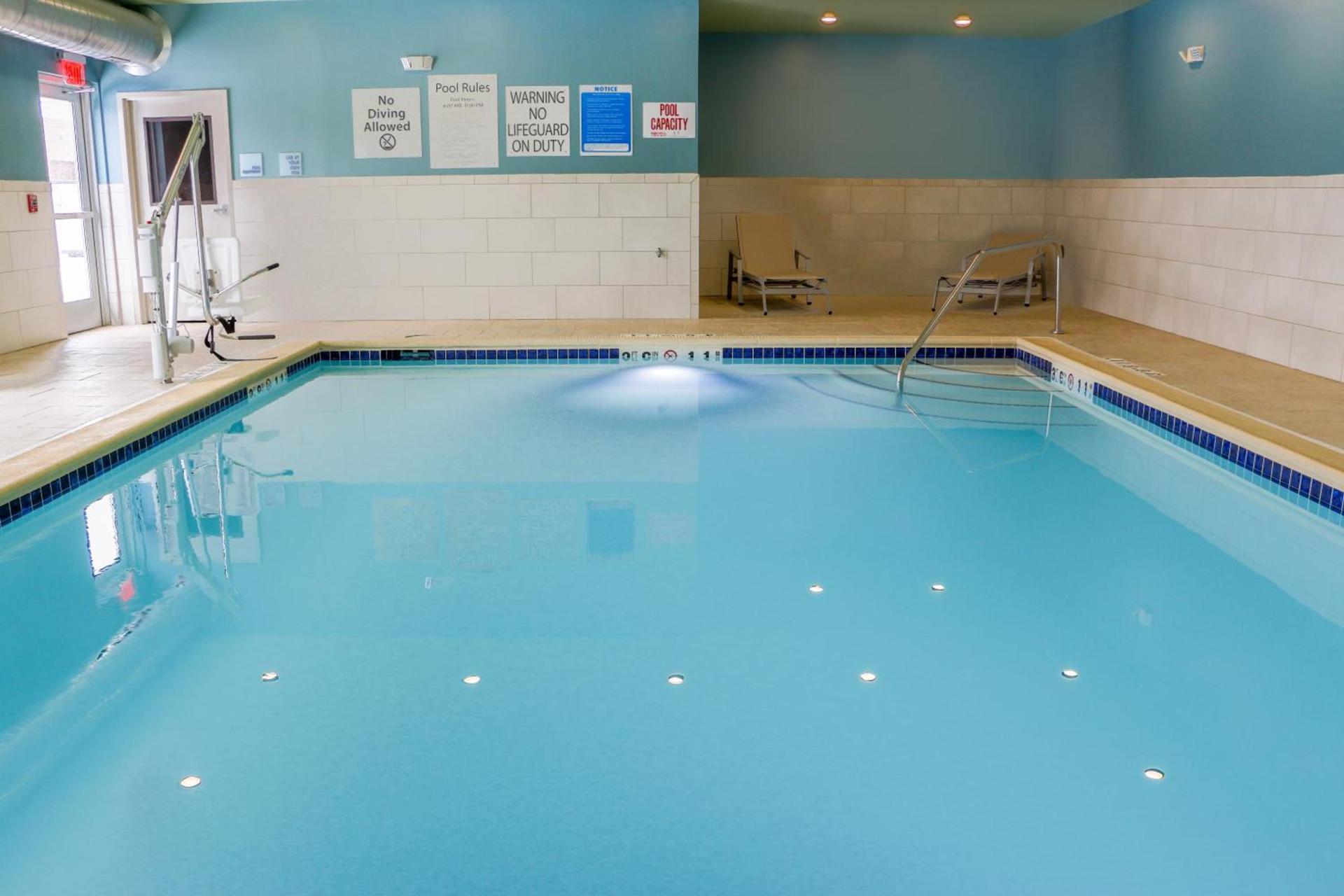Holiday Inn Express & Suites - Detroit Northwest - Livonia by IHG photo 3