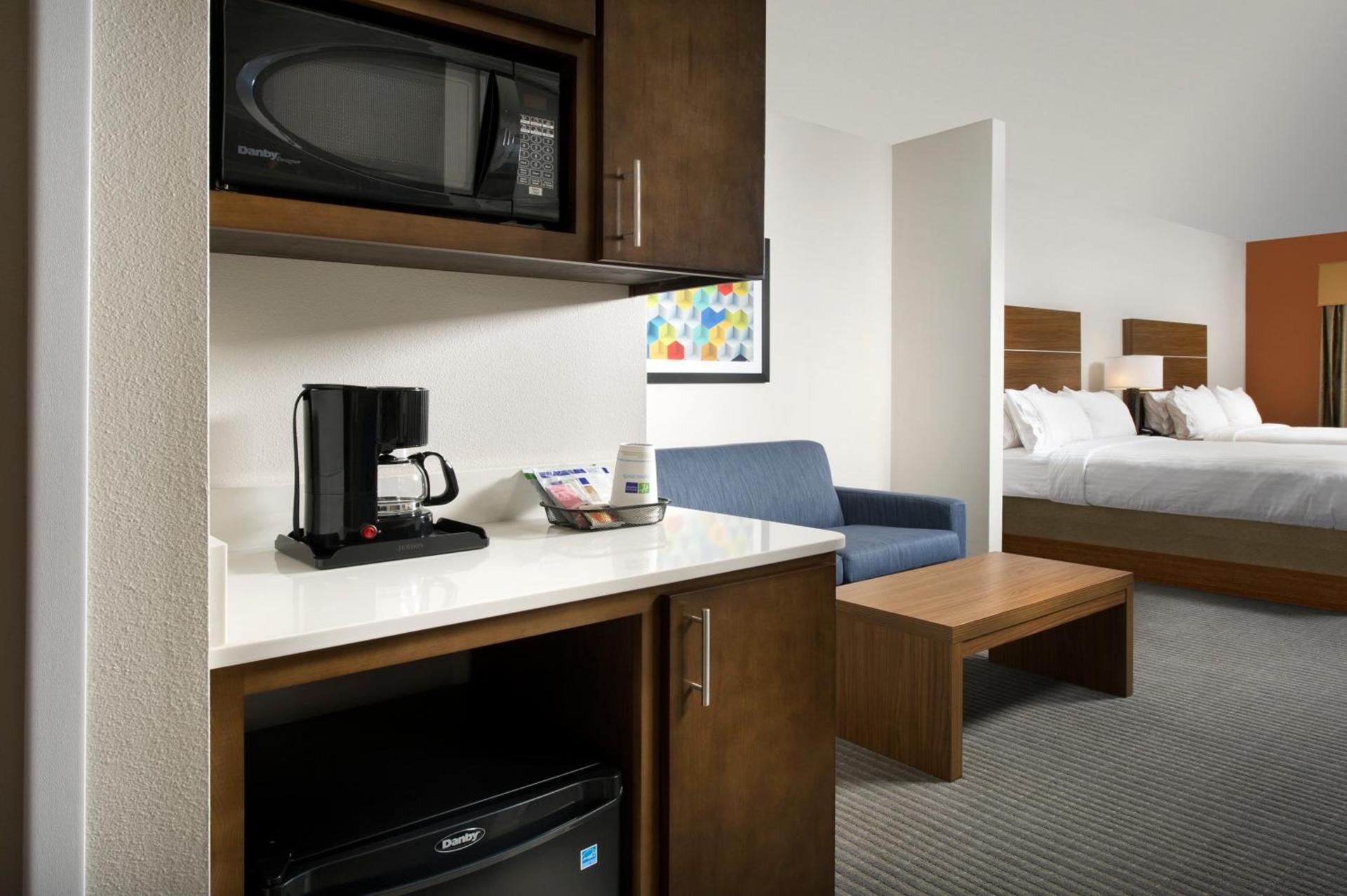Holiday Inn Express & Suites Bay City by IHG photo 26