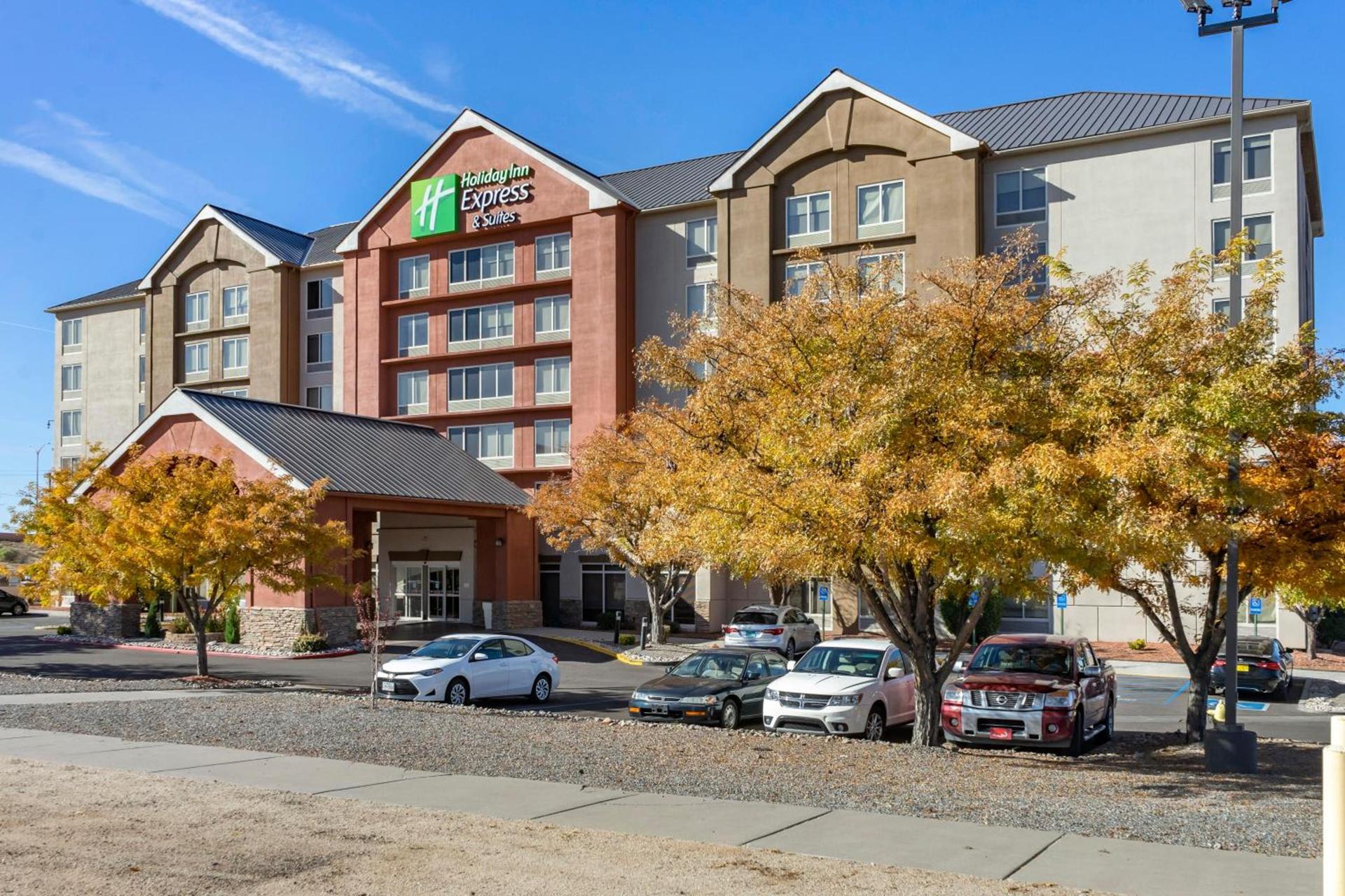 Holiday Inn Express Hotel & Suites Albuquerque Midtown by IHG photo 1
