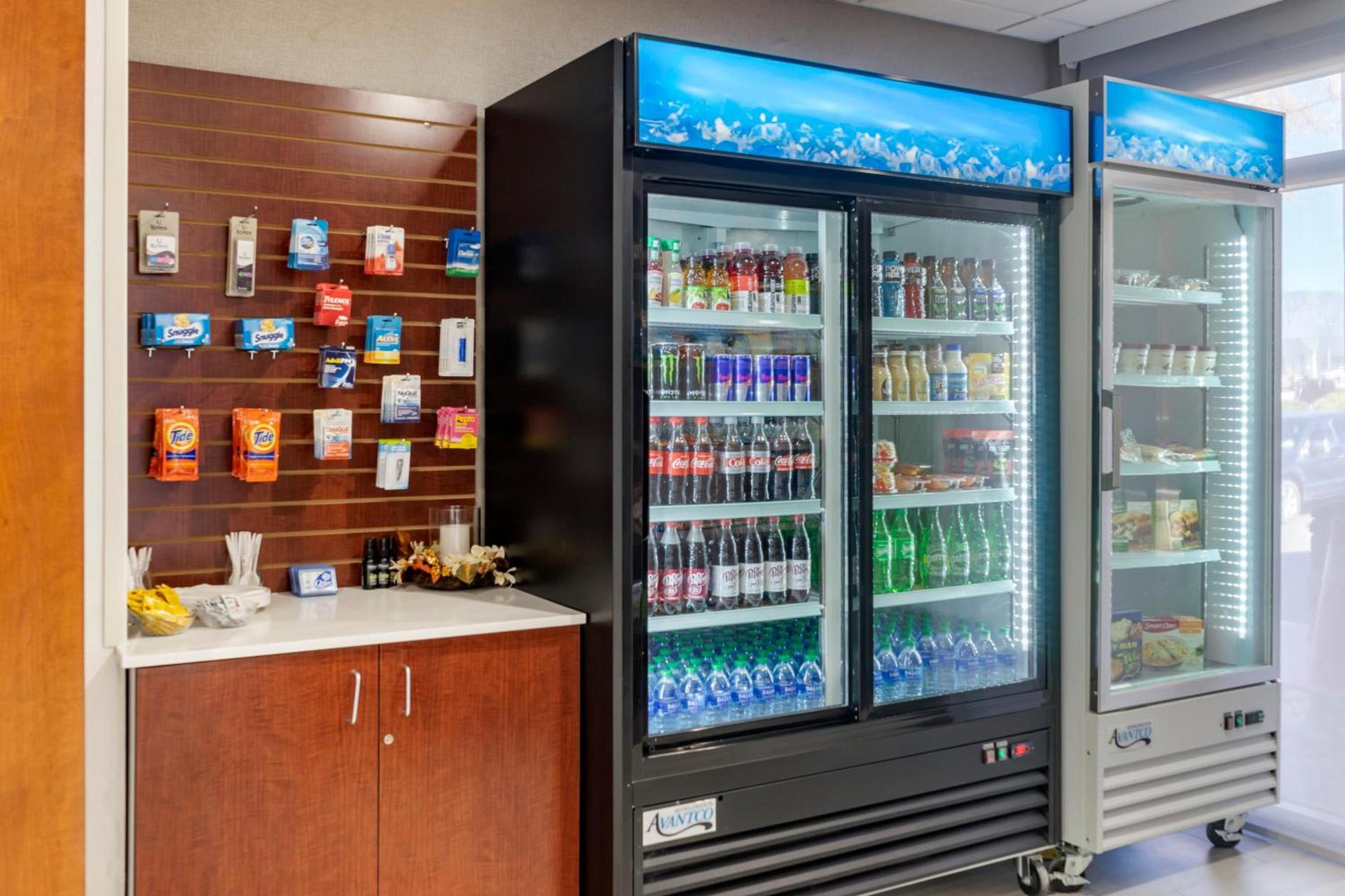 Holiday Inn Express Hotel & Suites Albuquerque Midtown by IHG photo 37