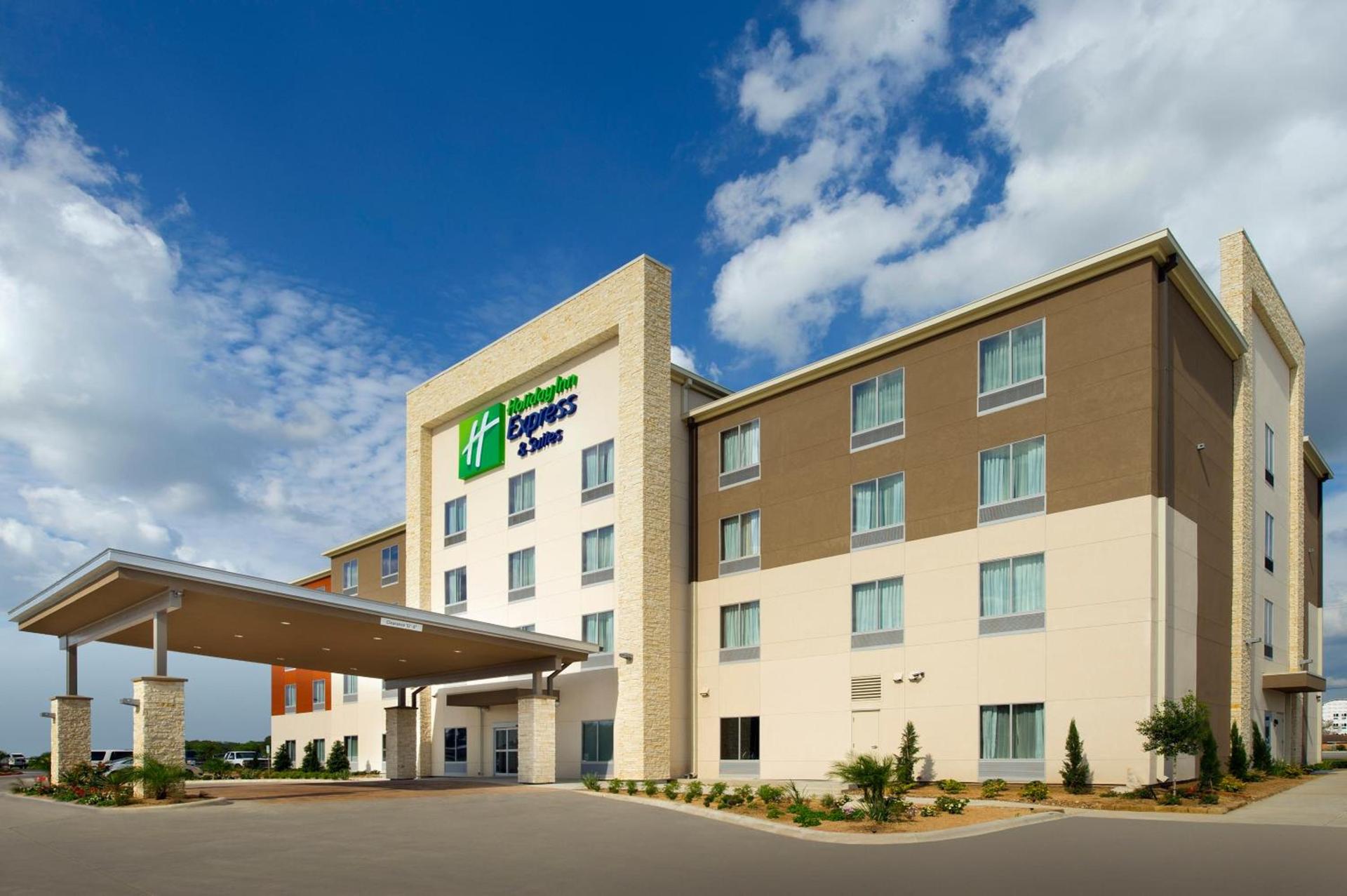 Holiday Inn Express & Suites Bay City by IHG photo 7