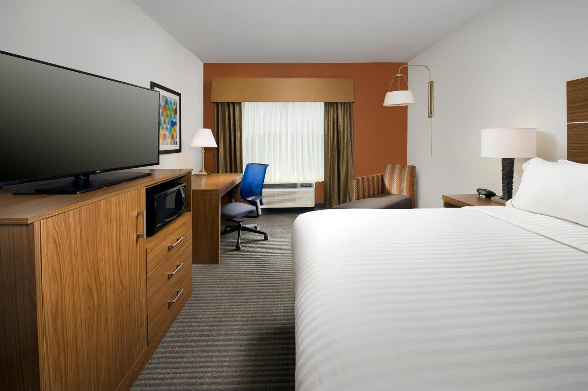Holiday Inn Express & Suites Bay City by IHG photo 25