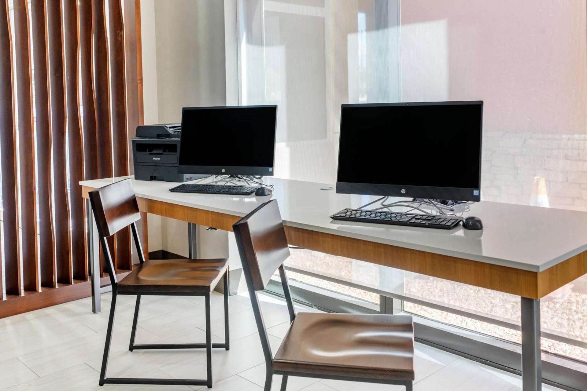 Holiday Inn Express Hotel & Suites Albuquerque Midtown by IHG photo 35