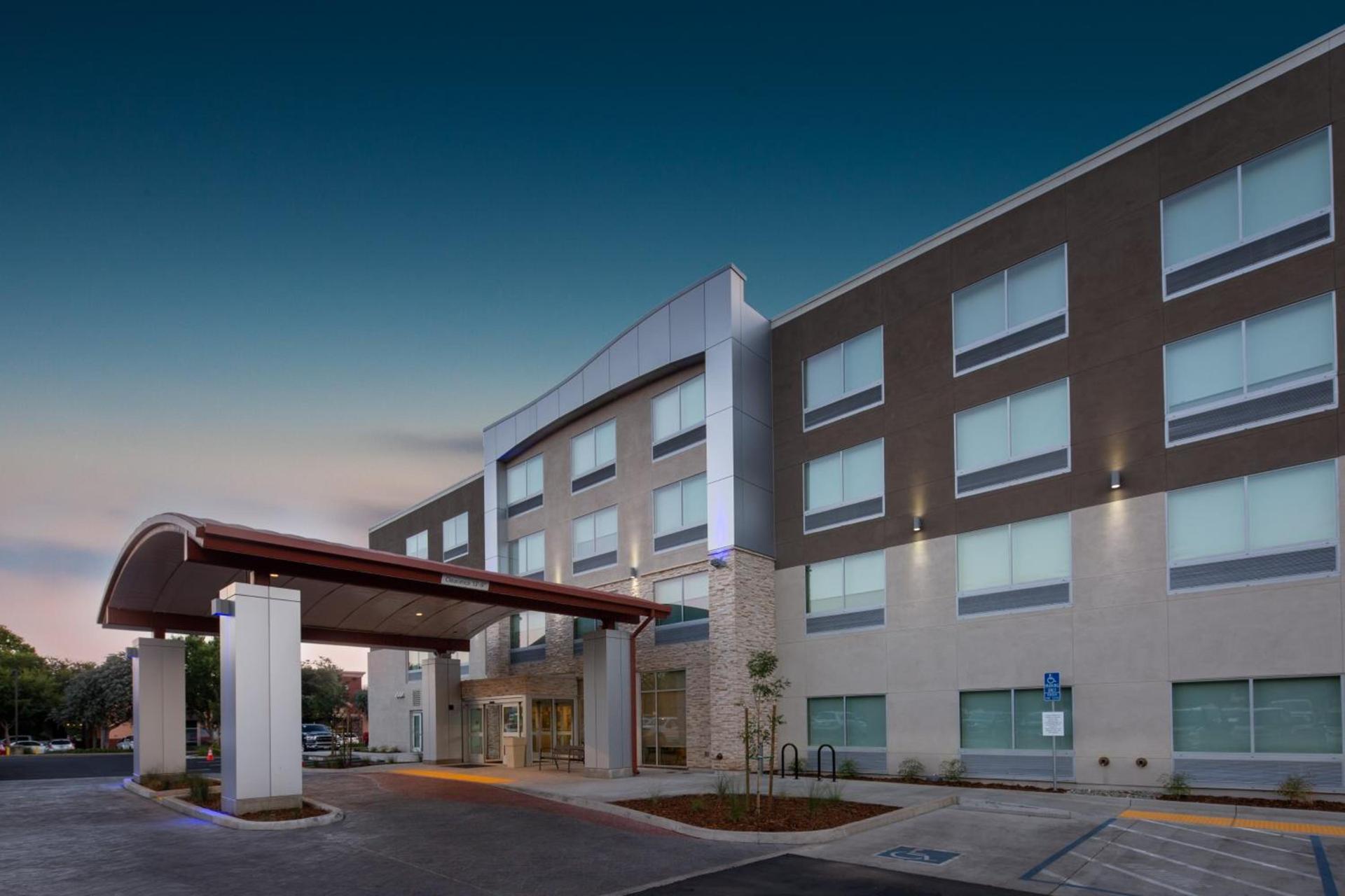 Holiday Inn Express & Suites Chico by IHG photo 7