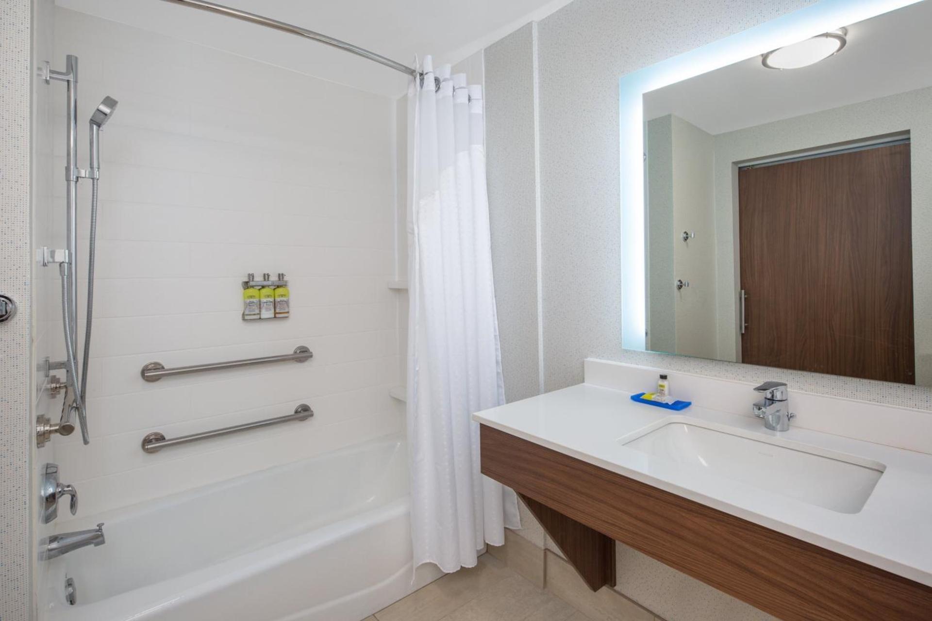 Holiday Inn Express & Suites Chico by IHG photo 5