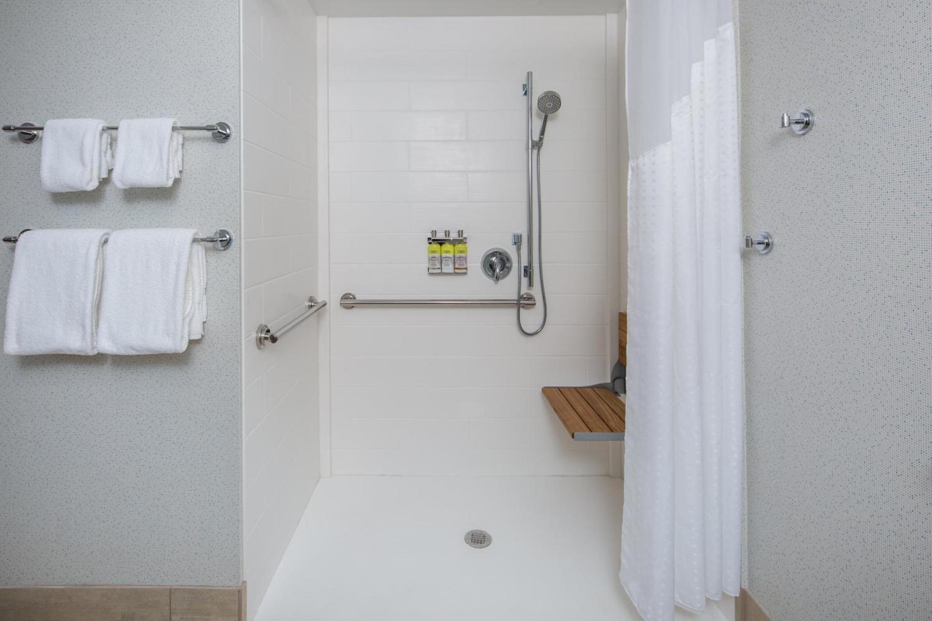 Holiday Inn Express & Suites Chico by IHG photo 26
