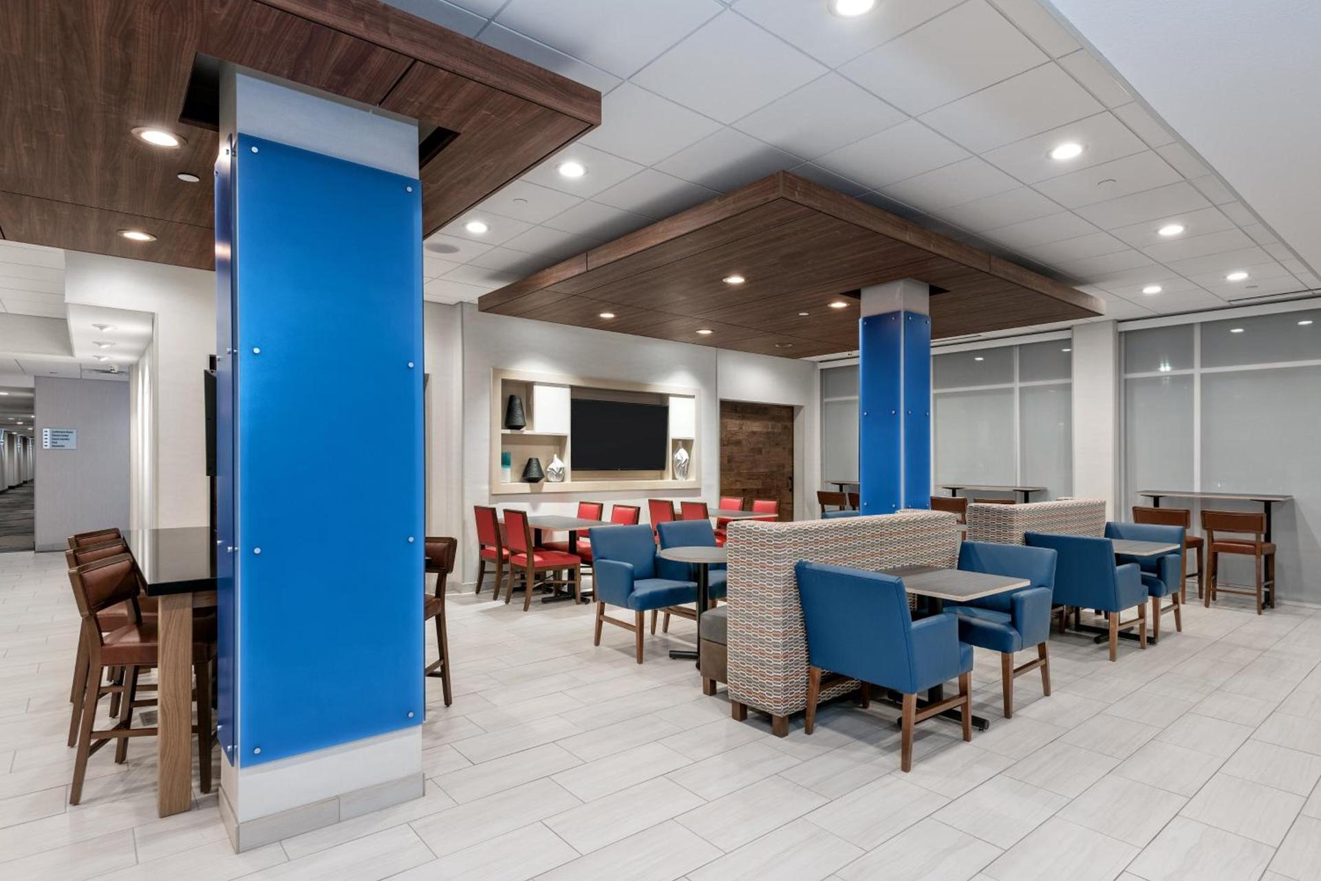 Holiday Inn Express & Suites Bryan - College Station by IHG photo 11