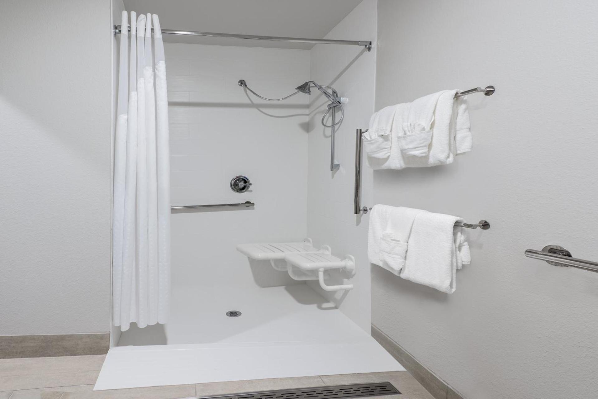 Holiday Inn Express & Suites Bryan - College Station by IHG photo 54
