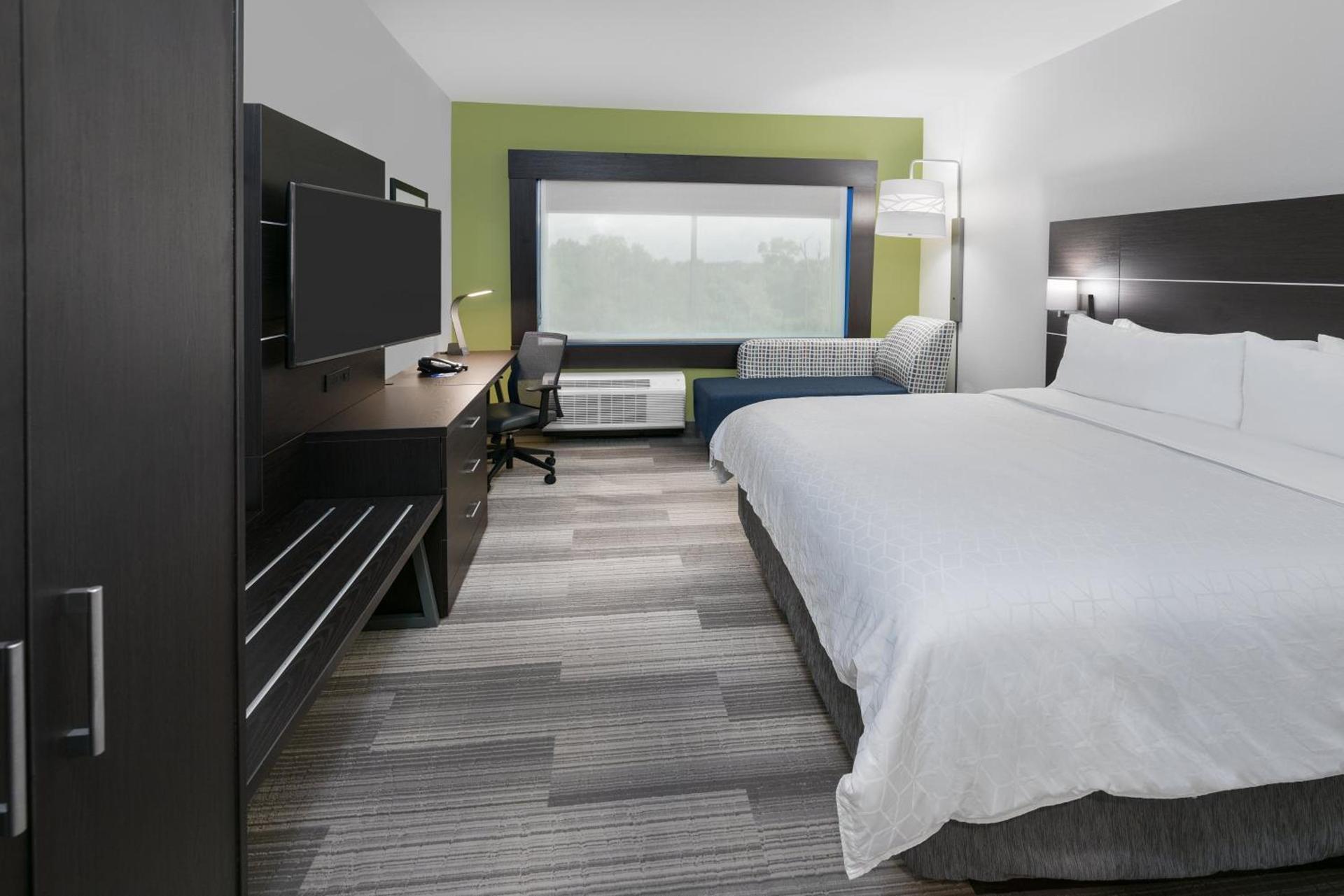 Holiday Inn Express & Suites Bryan - College Station by IHG photo 22