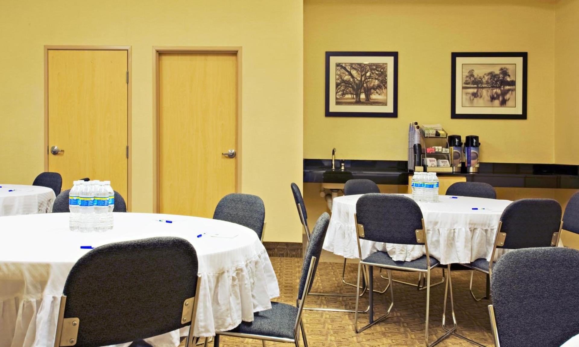 Holiday Inn Express Hotel and Suites Borger by IHG photo 16
