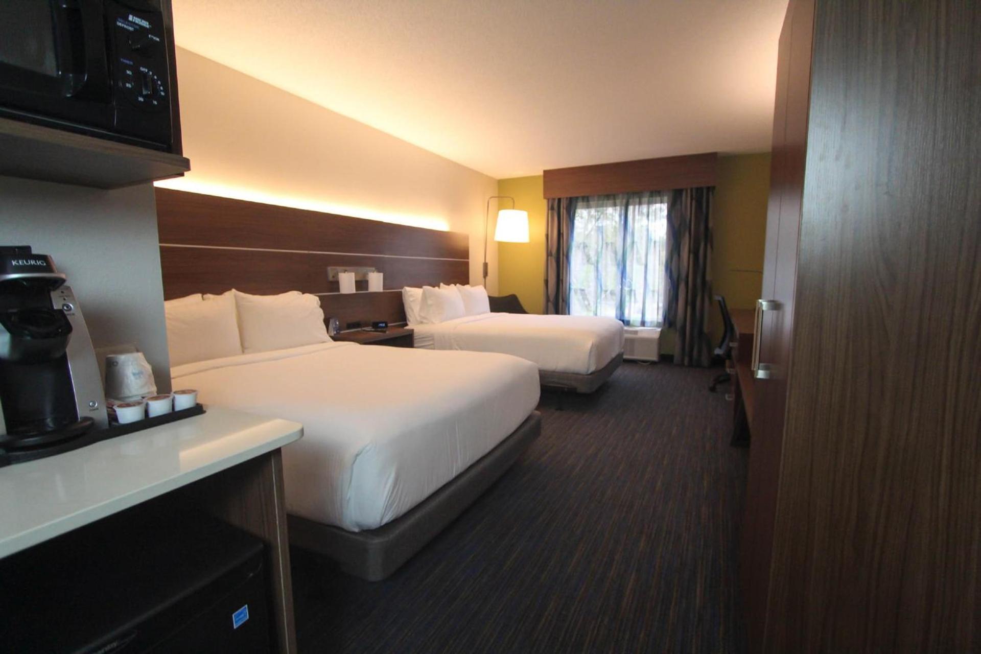Holiday Inn Express Hotel & Suites Charleston - North by IHG photo 14