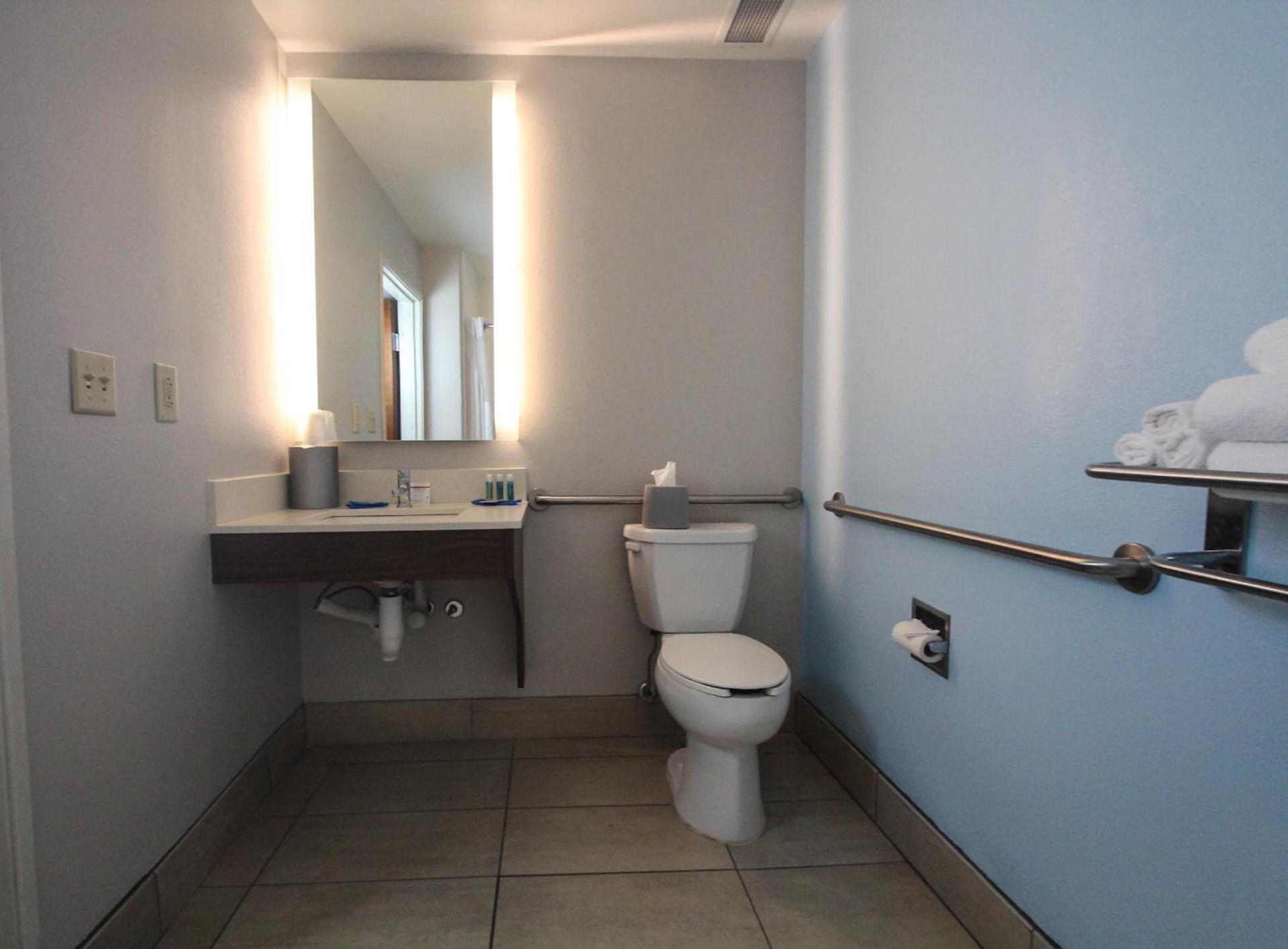 Holiday Inn Express Hotel & Suites Charleston - North by IHG photo 9