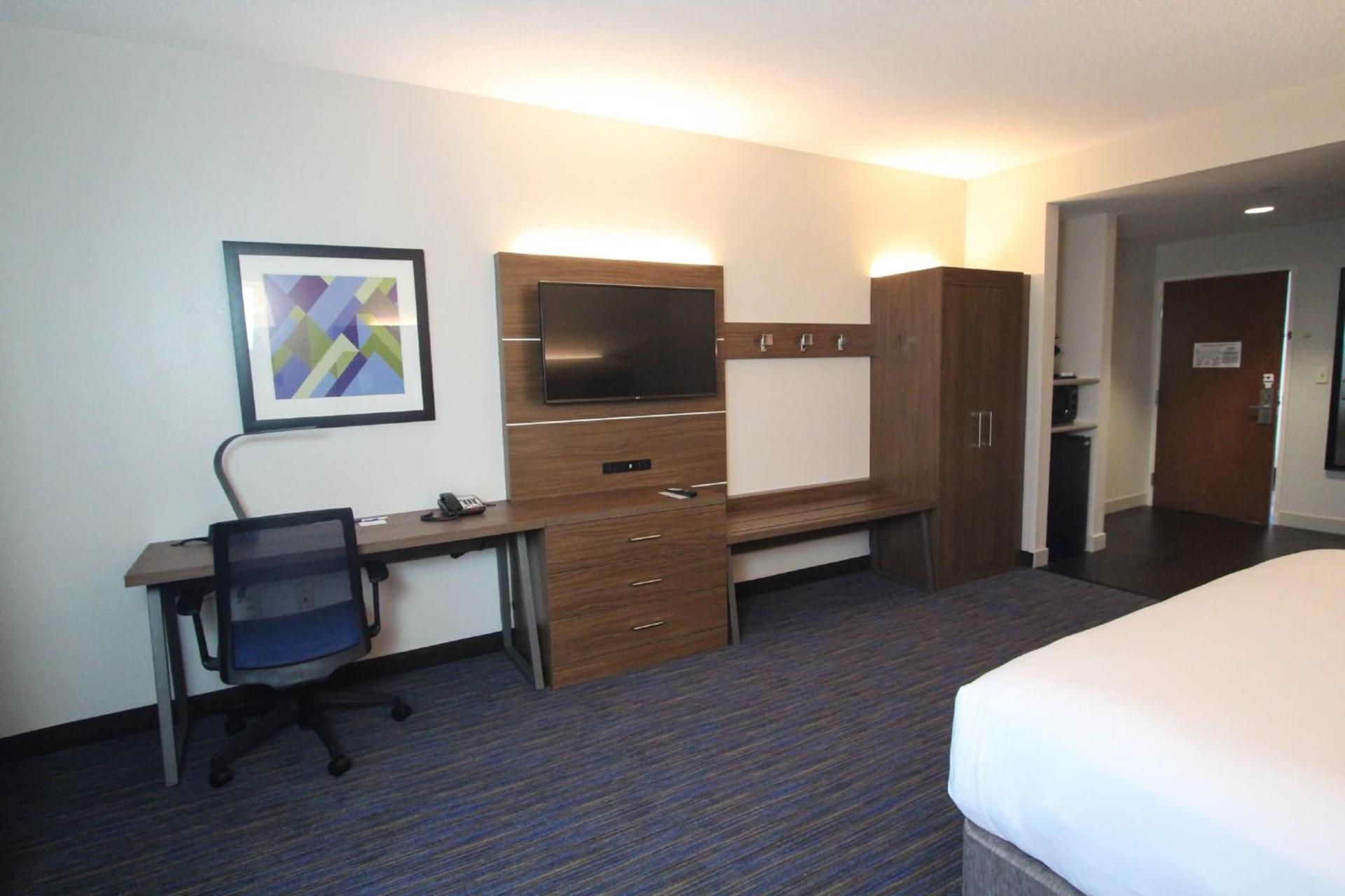 Holiday Inn Express Hotel & Suites Charleston - North by IHG photo 13