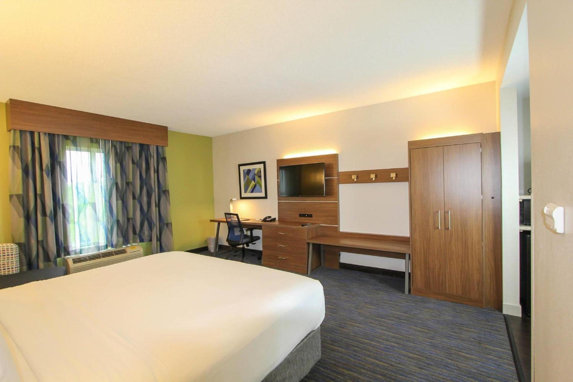 Holiday Inn Express Hotel & Suites Charleston - North by IHG photo 27