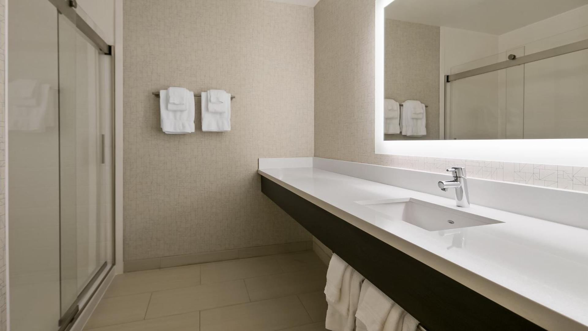 Holiday Inn Express Hotel & Suites Everett by IHG photo 44