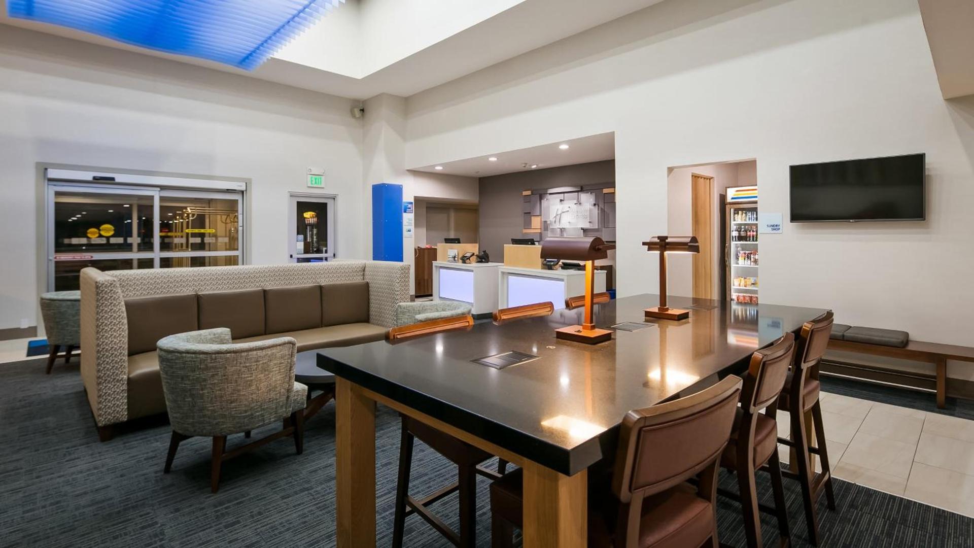 Holiday Inn Express Hotel & Suites Everett by IHG photo 16
