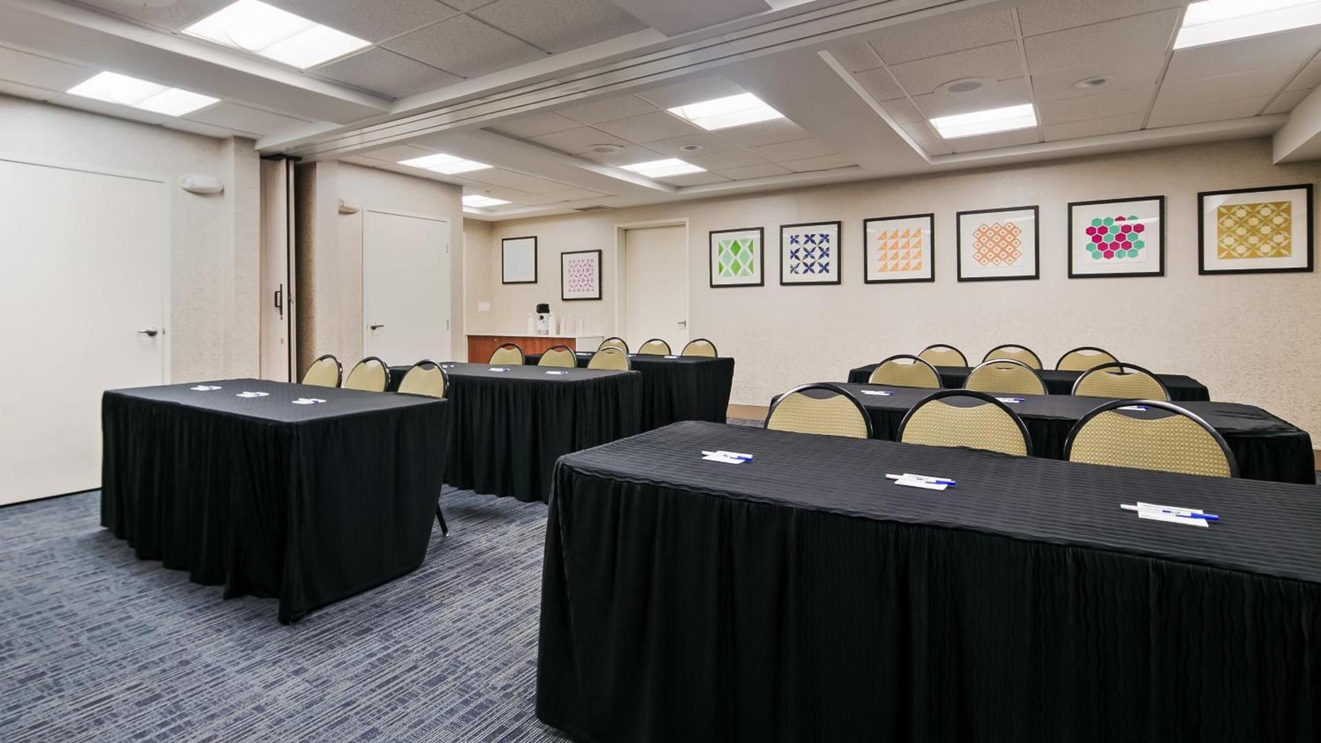 Holiday Inn Express Hotel & Suites Everett by IHG photo 39