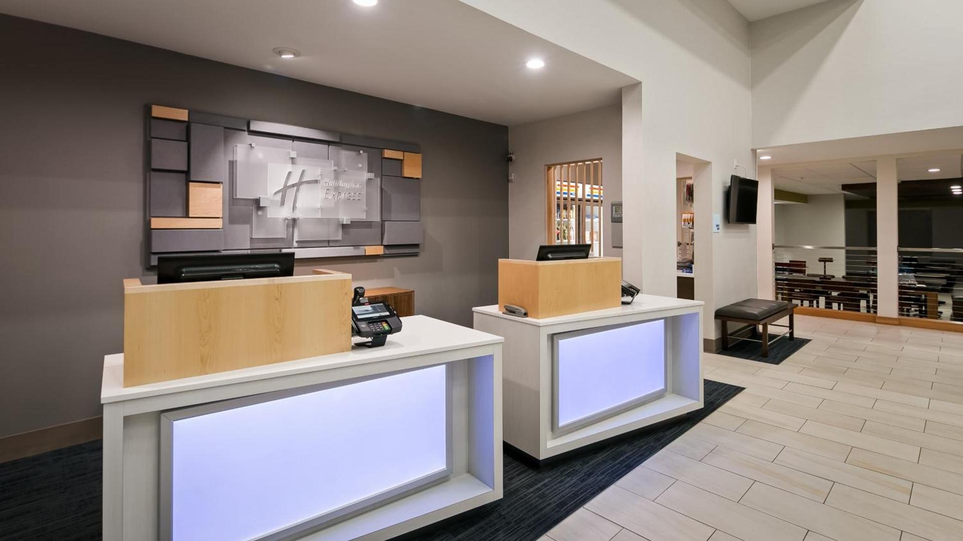 Holiday Inn Express Hotel & Suites Everett by IHG photo 18