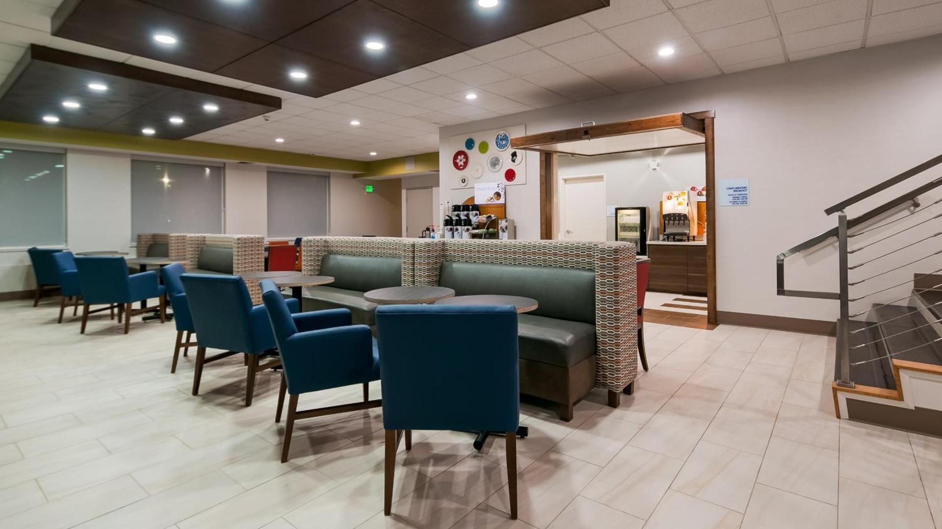 Holiday Inn Express Hotel & Suites Everett by IHG photo 30