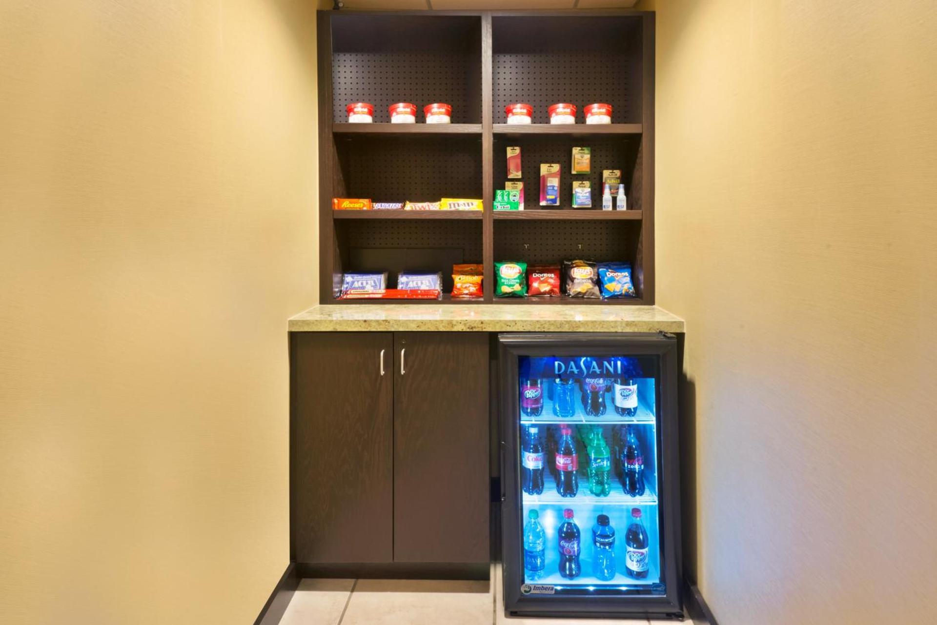 Holiday Inn Express Hotel & Suites Colby by IHG photo 6