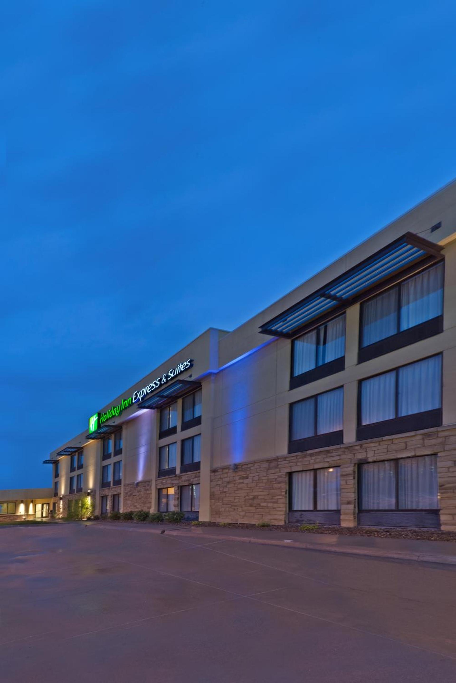 Holiday Inn Express Hotel & Suites Colby by IHG photo 36