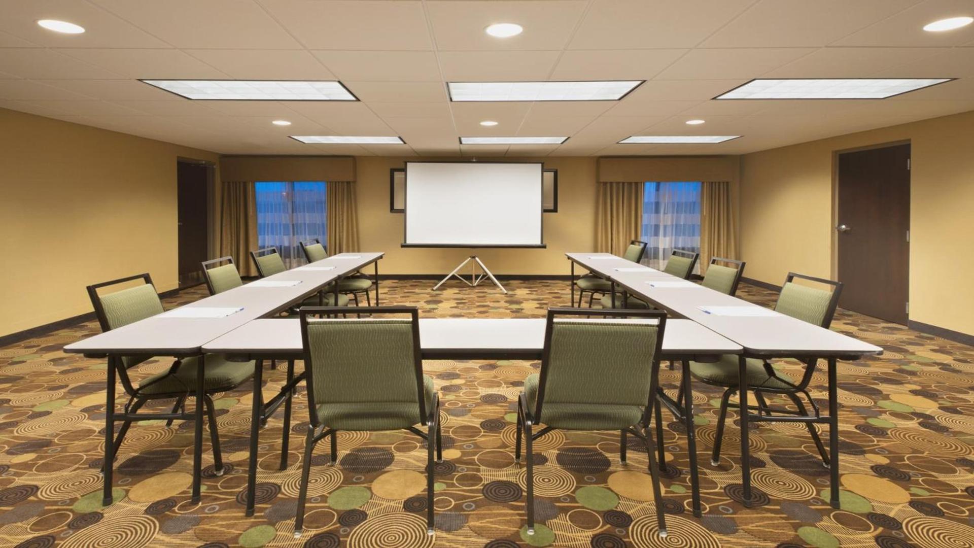 Holiday Inn Express Hotel & Suites Colby by IHG photo 31