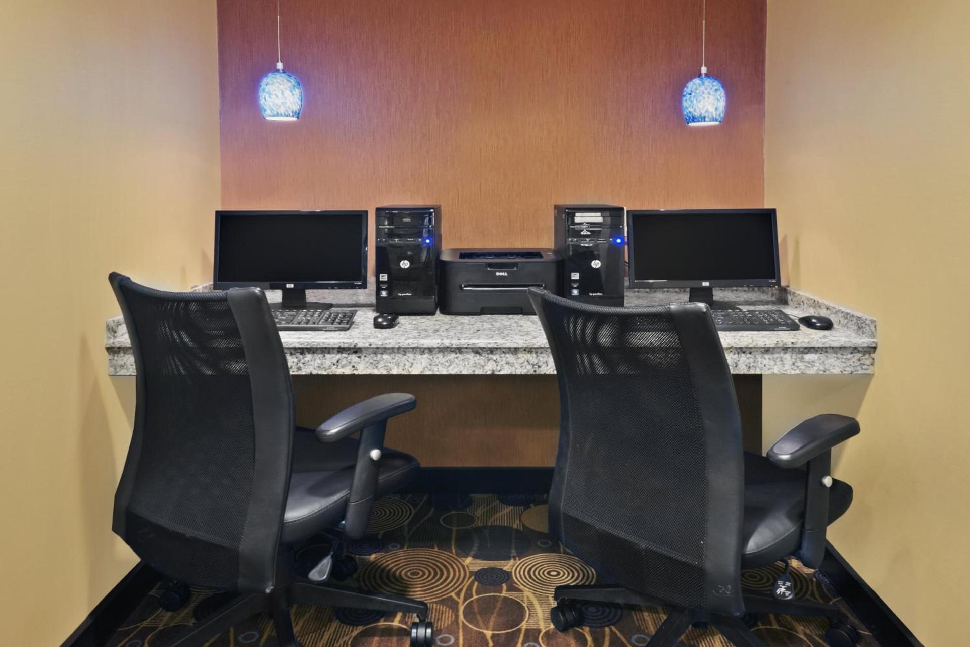 Holiday Inn Express Hotel & Suites Colby by IHG photo 14