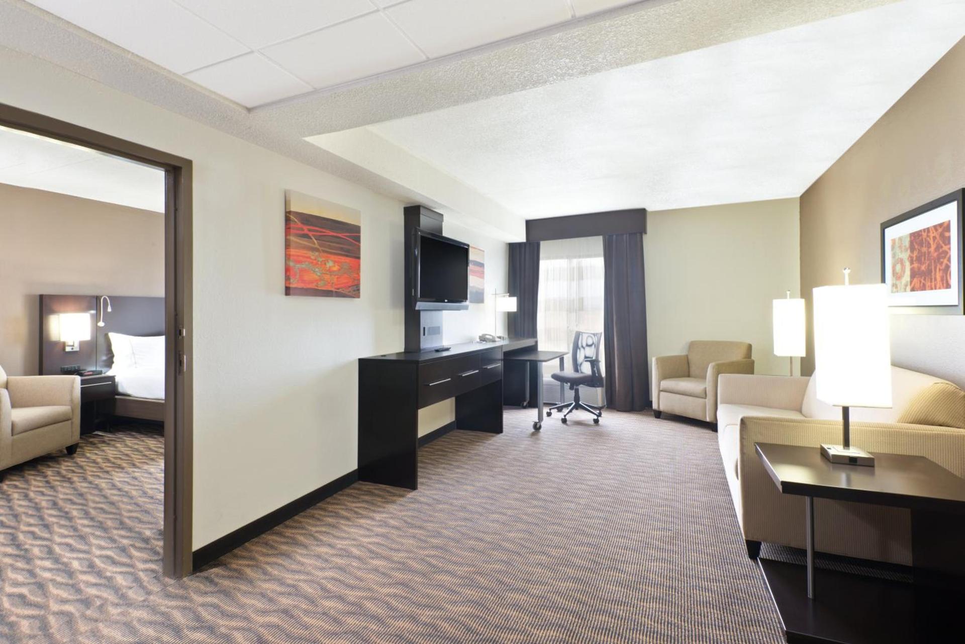 Holiday Inn Express Hotel & Suites Colby by IHG photo 39