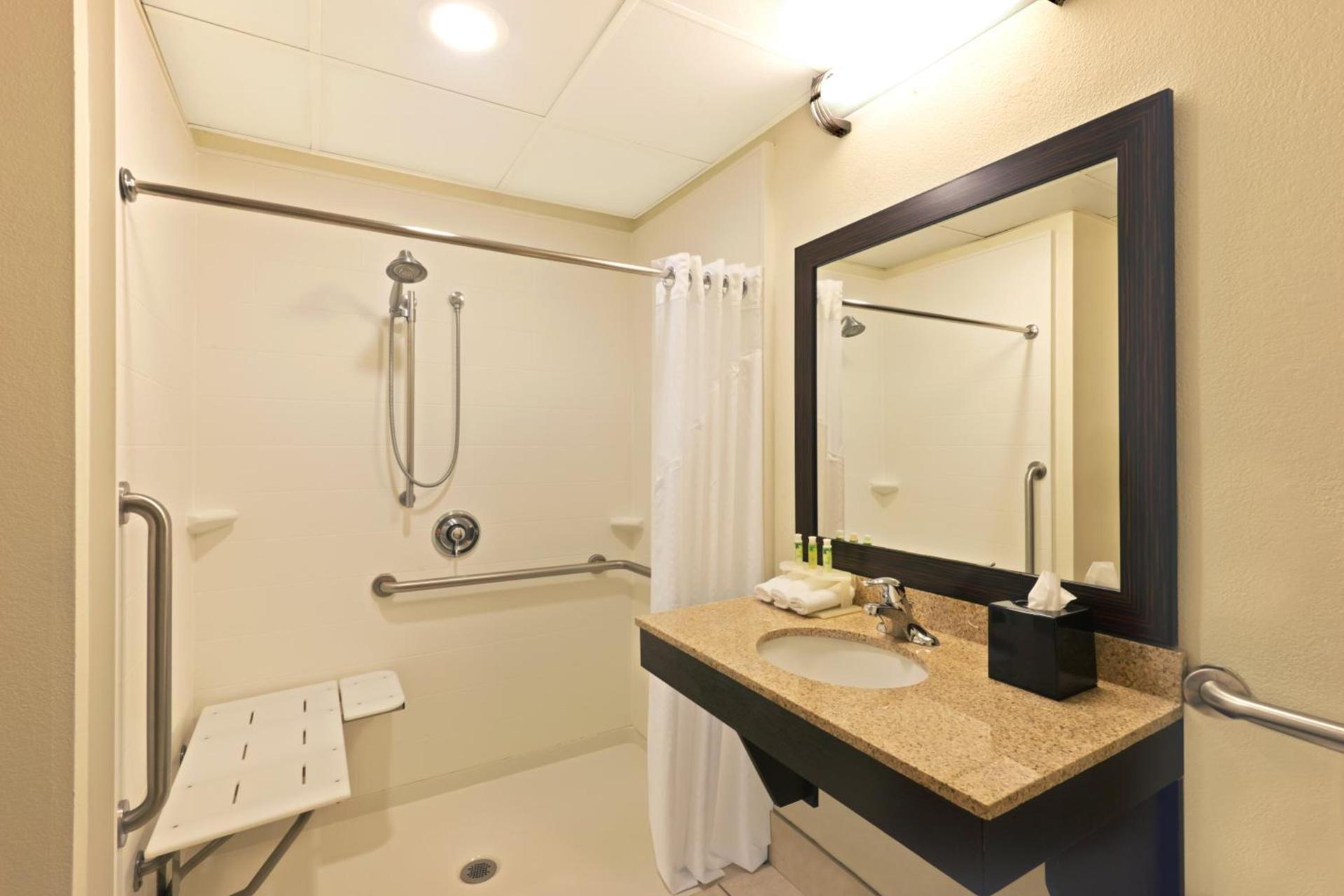 Holiday Inn Express Hotel & Suites Colby by IHG photo 20