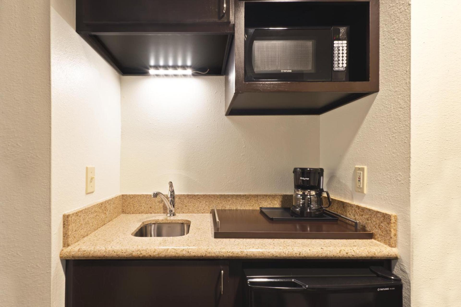 Holiday Inn Express Hotel & Suites Colby by IHG photo 40
