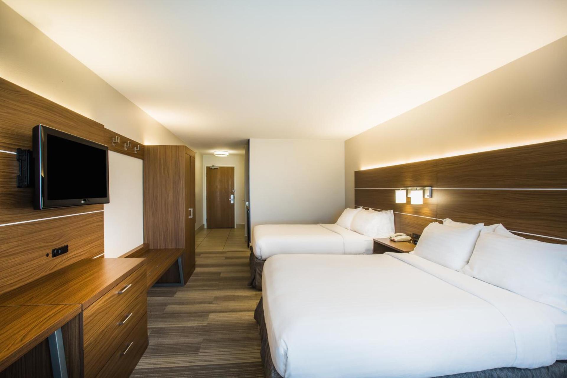 Holiday Inn Express Hotel & Suites Cedar City by IHG photo 41