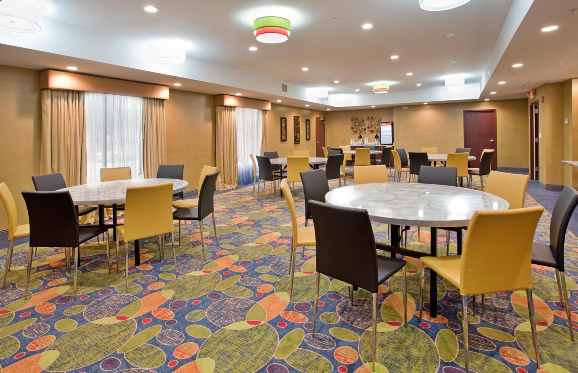 Holiday Inn Express & Suites St Louis Airport by IHG photo 31