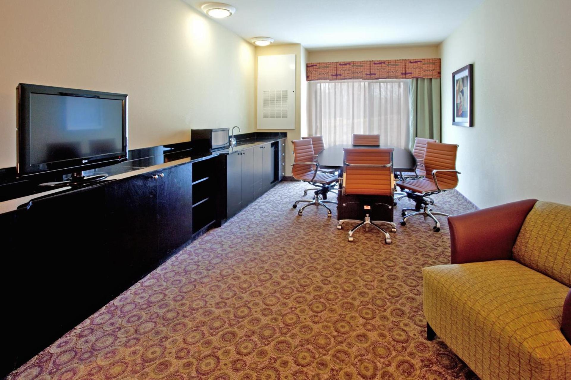 Holiday Inn Express Hotel & Suites Clemson - University Area by IHG photo 31