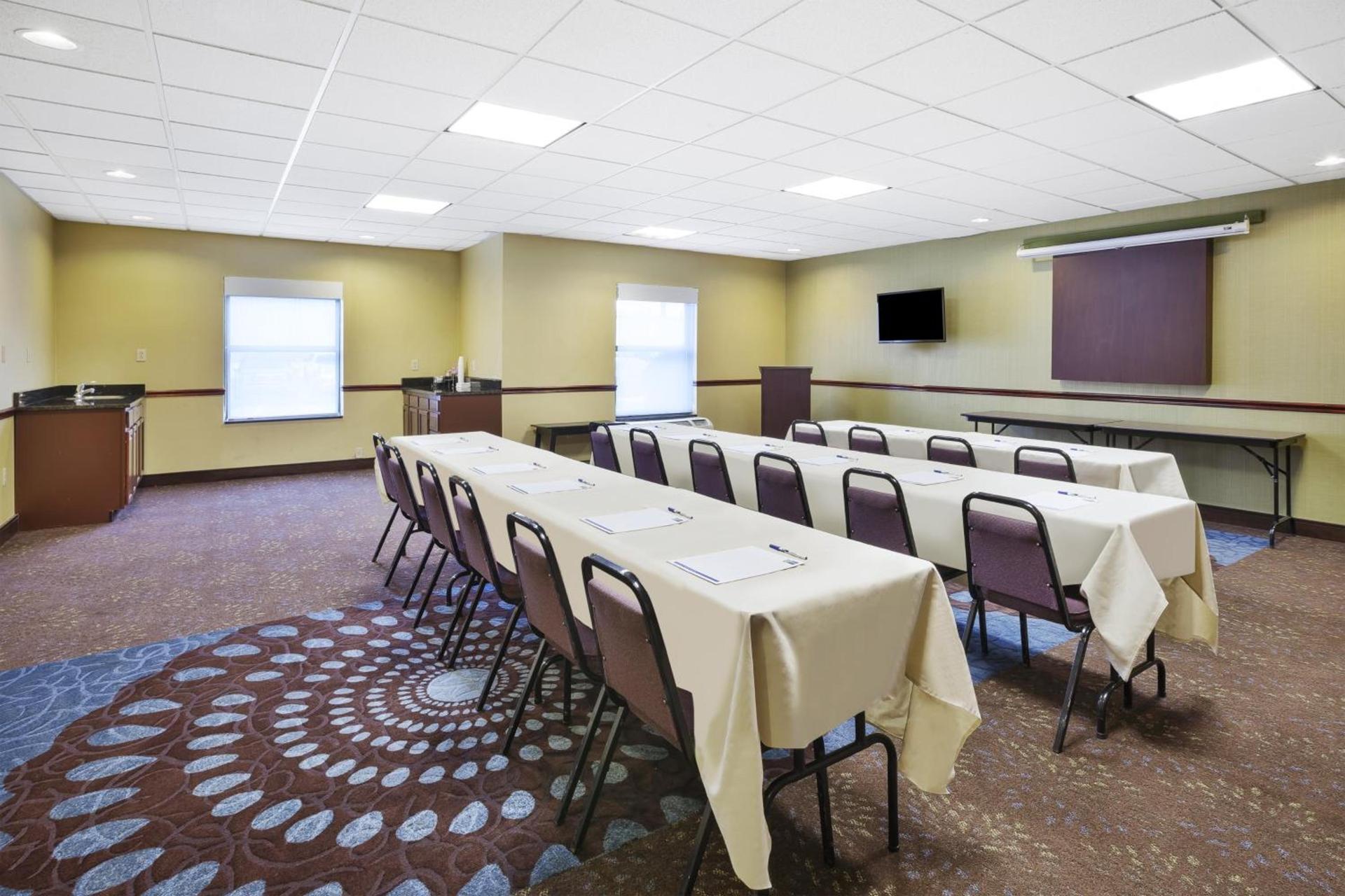 Holiday Inn Express Hotel & Suites Circleville by IHG photo 20