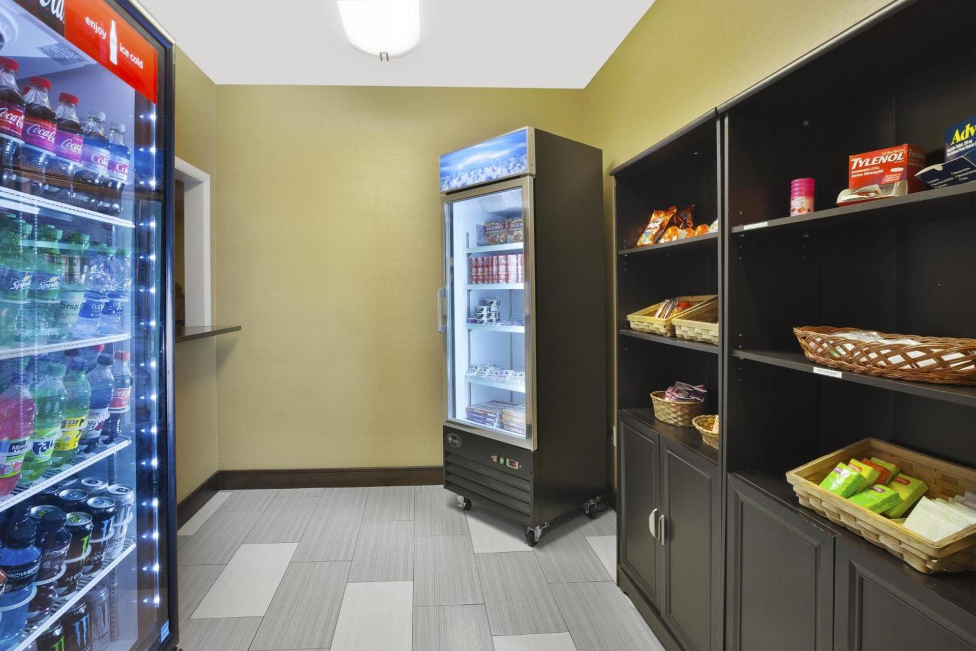 Holiday Inn Express Hotel & Suites Circleville by IHG photo 29