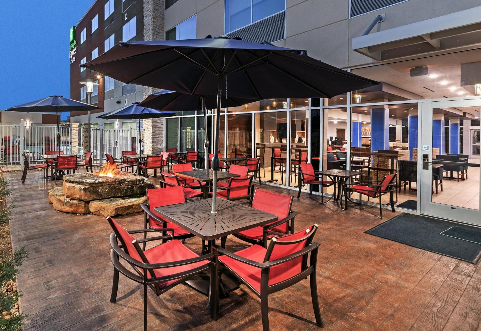 Holiday Inn Express & Suites Brenham South by IHG photo 16