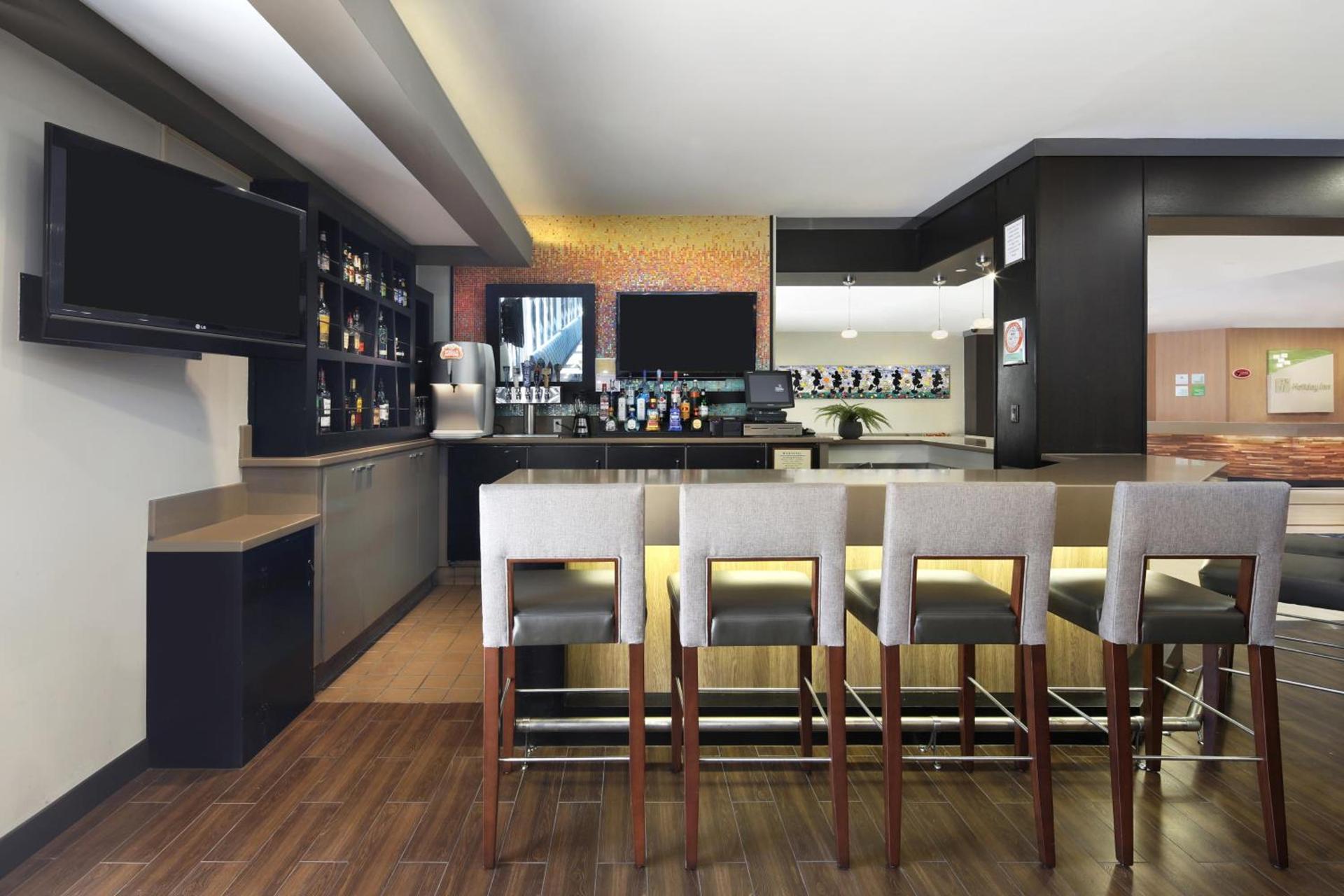 Holiday Inn Hotel & Suites Anaheim by IHG photo 10
