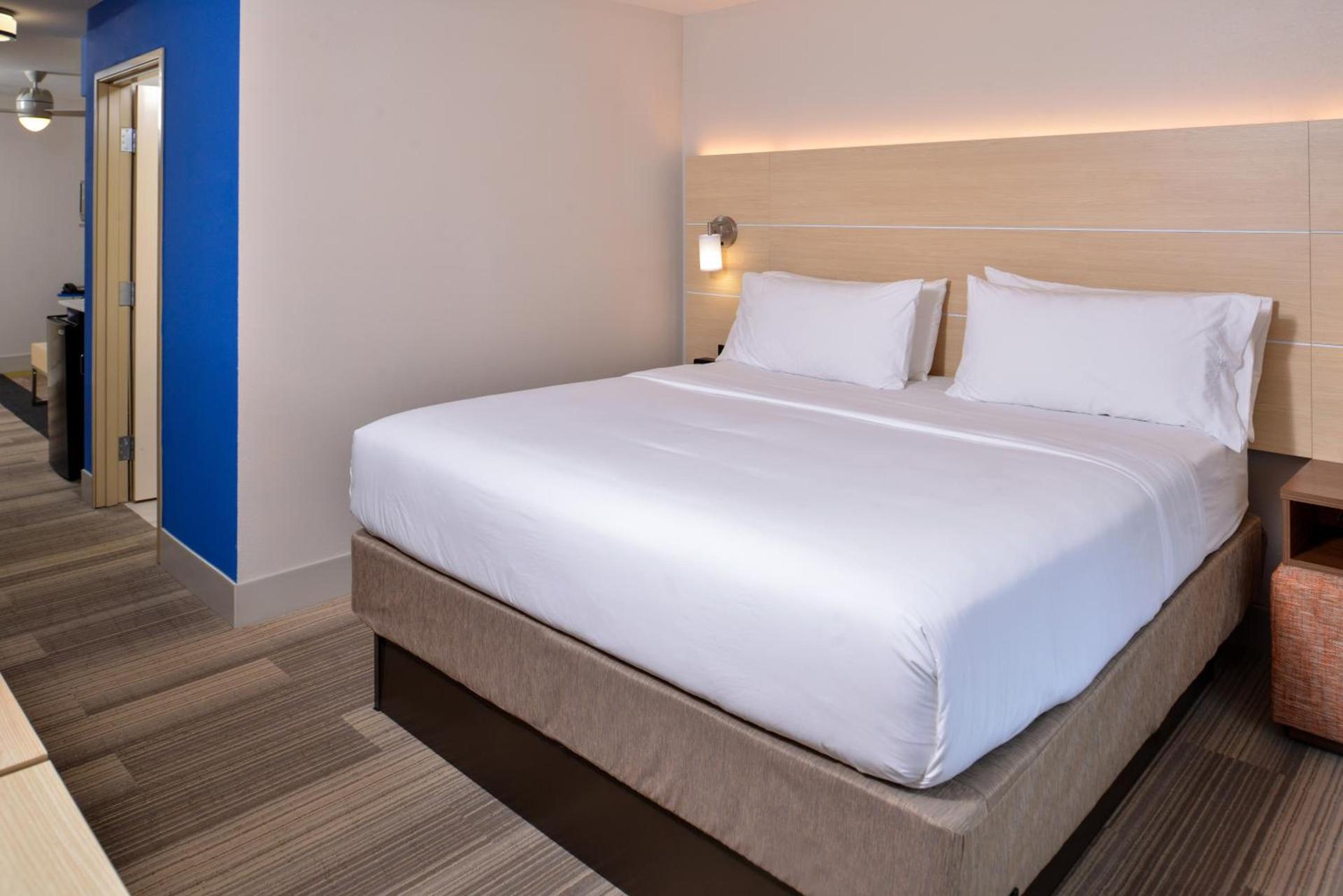 Holiday Inn Express Hotel & Suites Cincinnati - Mason by IHG photo 12